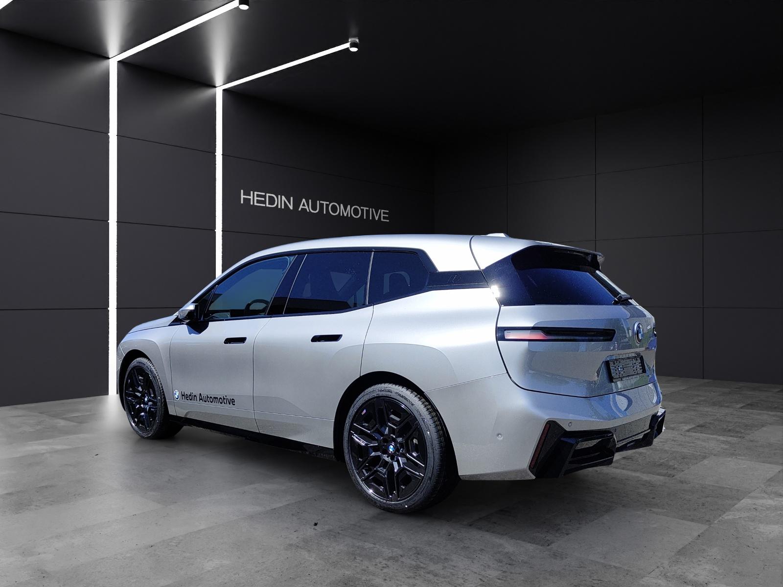 BMW iX xDrive60-showroom-element-3