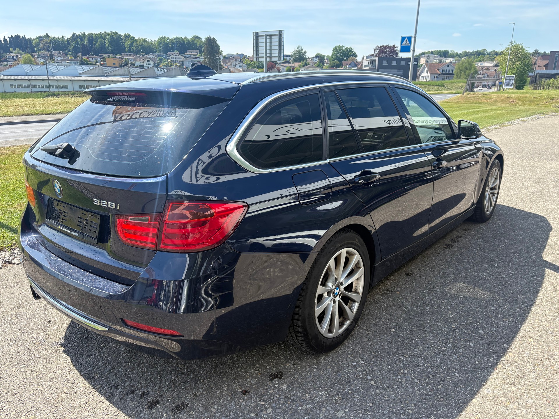 BMW 328i Touring Luxury Line Steptronic-image-3
