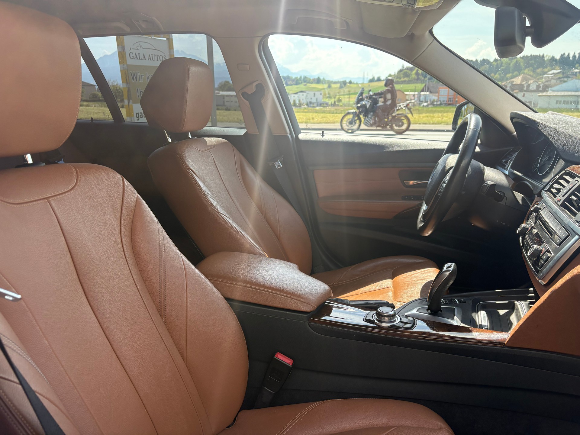 BMW 328i Touring Luxury Line Steptronic-image-12
