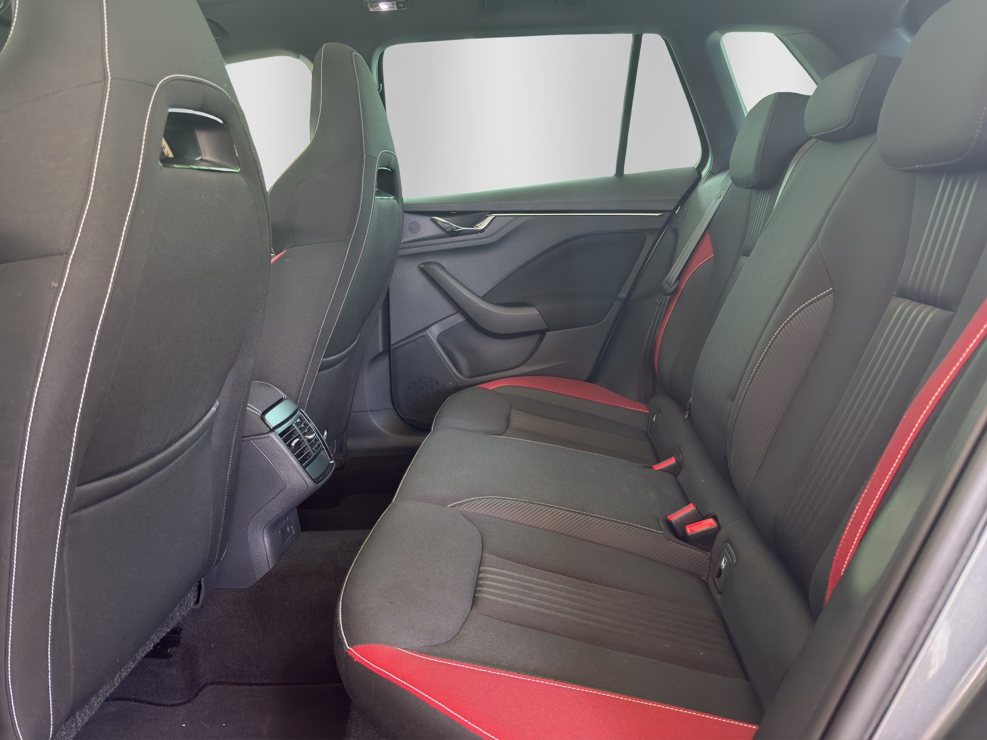 SKODA Kamiq 1.0 TSI Monte Carlo DSG-image-14