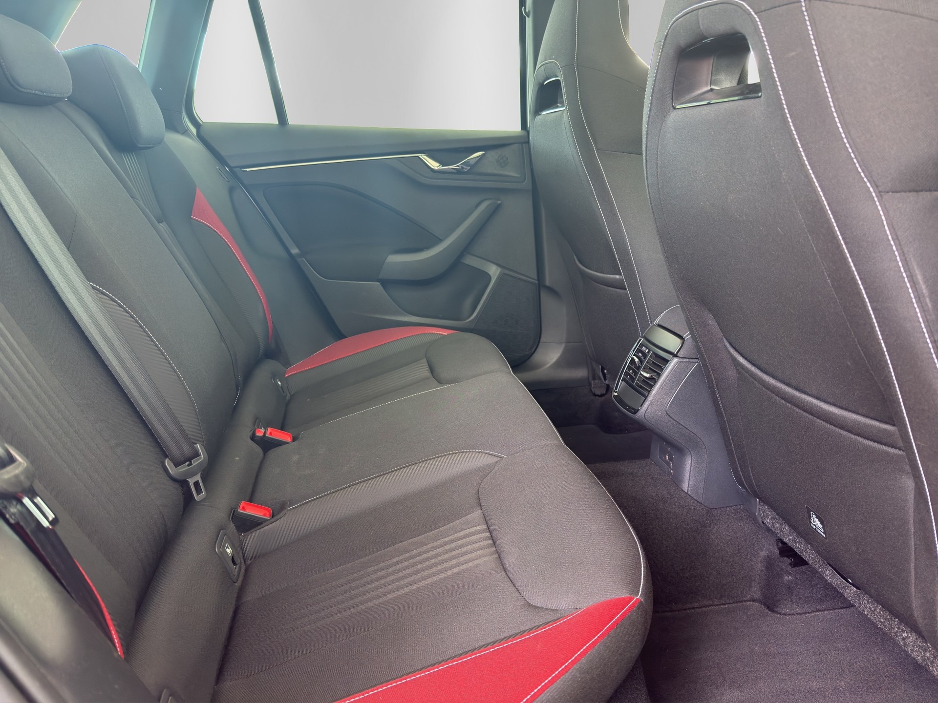 SKODA Kamiq 1.0 TSI Monte Carlo DSG-image-15