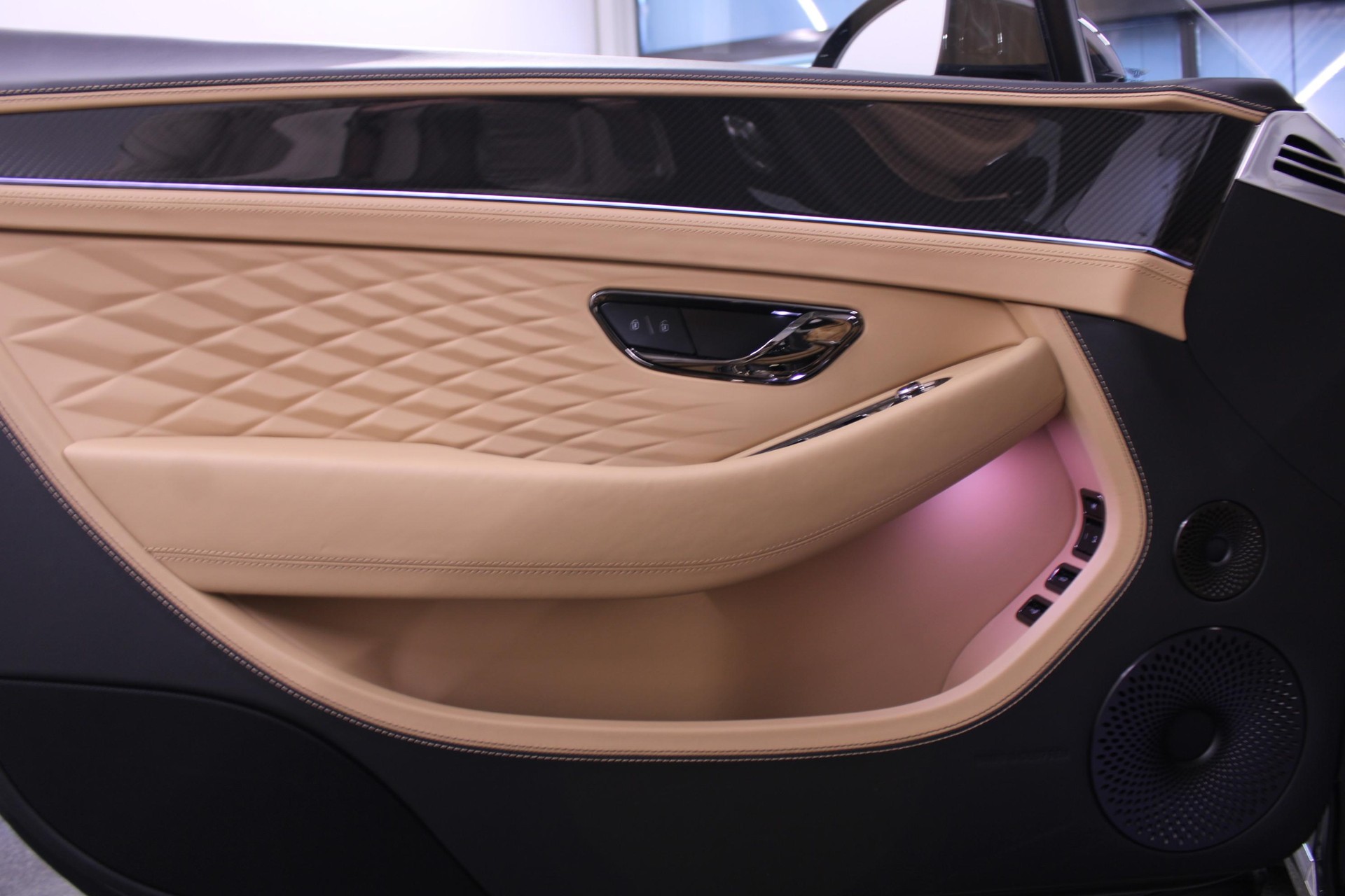 BENTLEY Continental GT 4.0 V8 Hybrid Azure-image-11