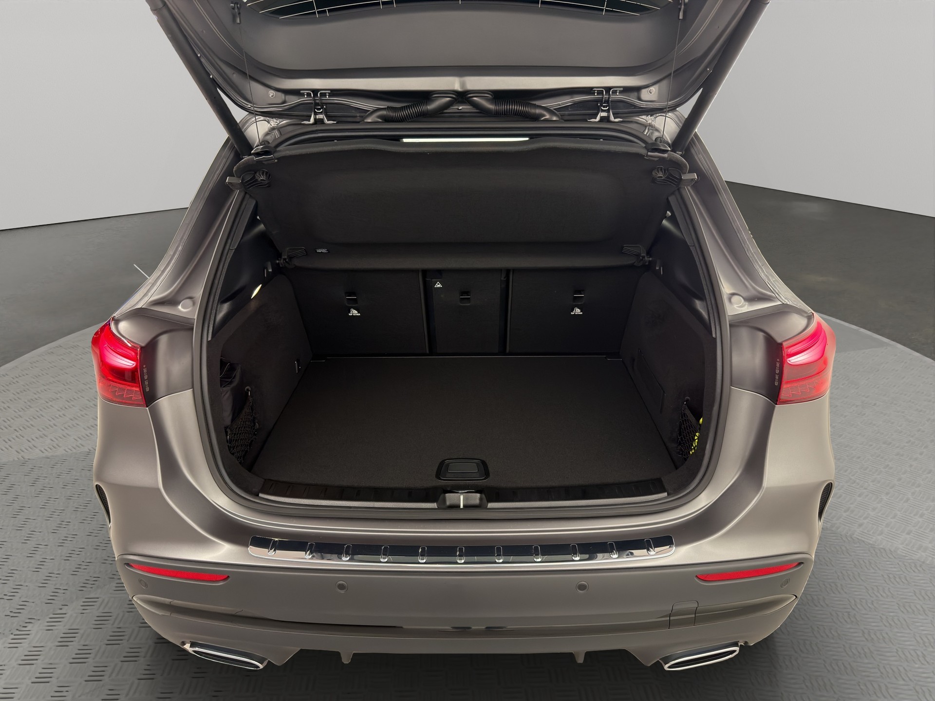 MERCEDES-BENZ GLA 250 Swiss Star AMG Line 4matic-image-6