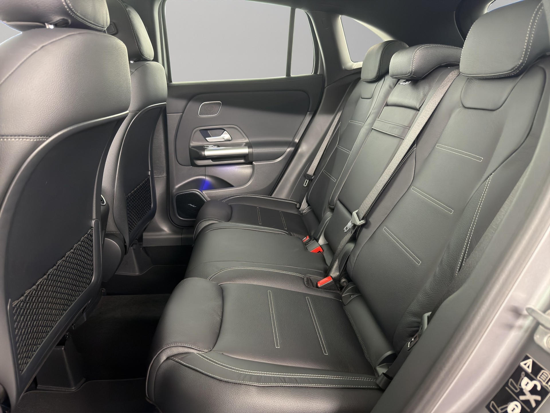 MERCEDES-BENZ GLA 250 Swiss Star AMG Line 4matic-image-9