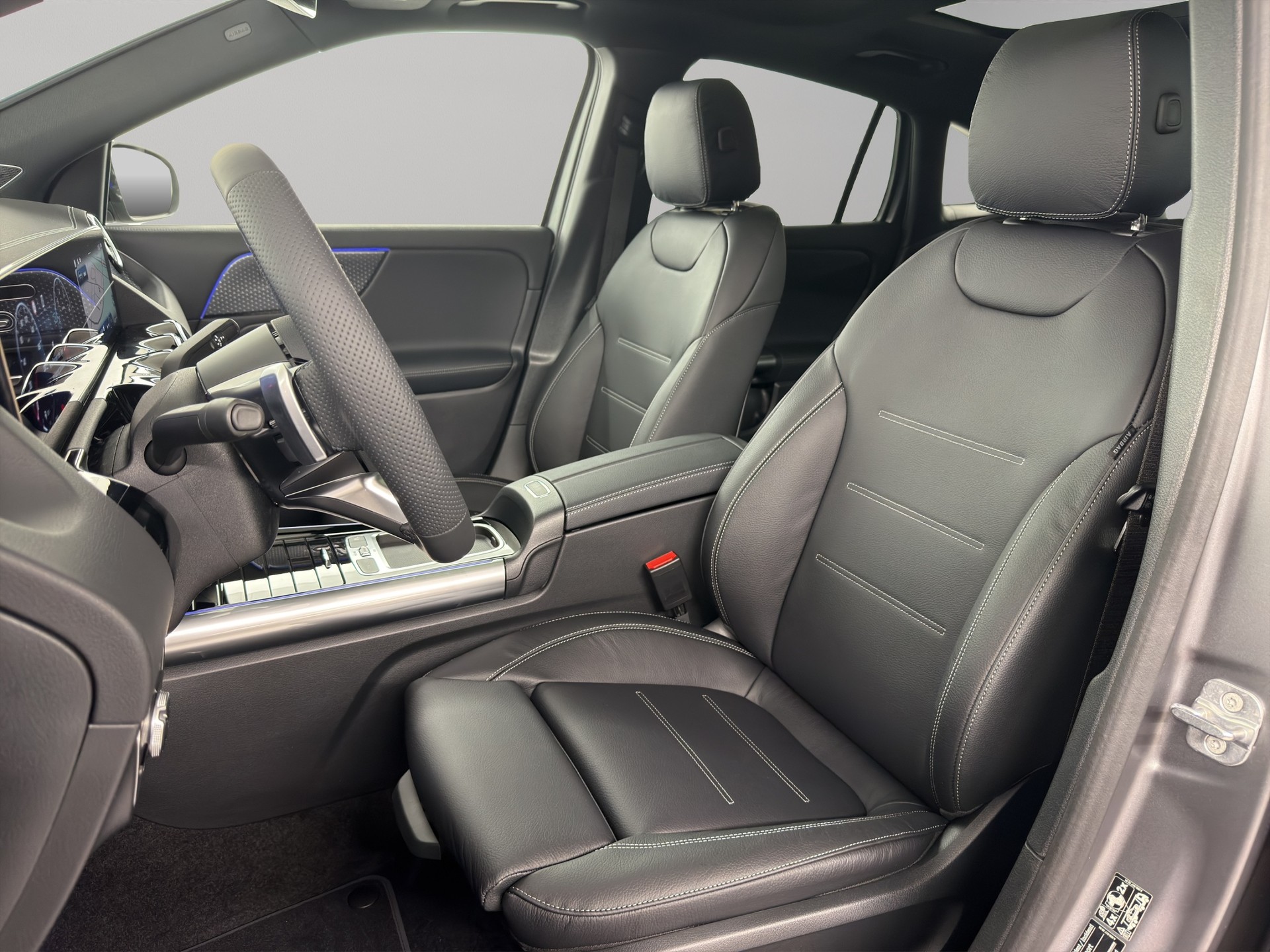 MERCEDES-BENZ GLA 250 Swiss Star AMG Line 4matic-image-8