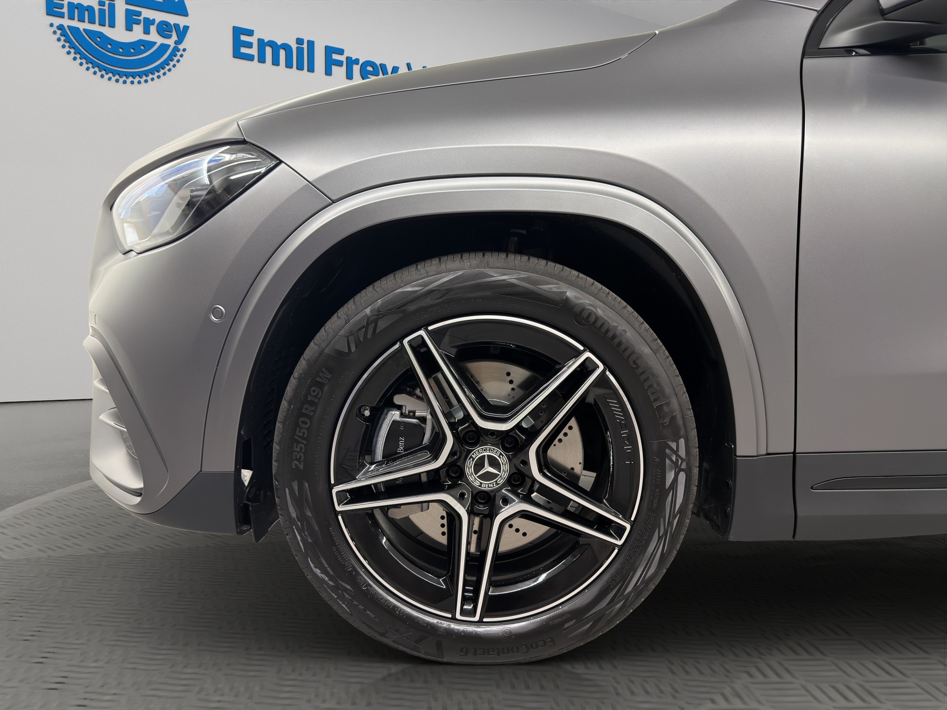 MERCEDES-BENZ GLA 250 Swiss Star AMG Line 4matic-showroom-element-3