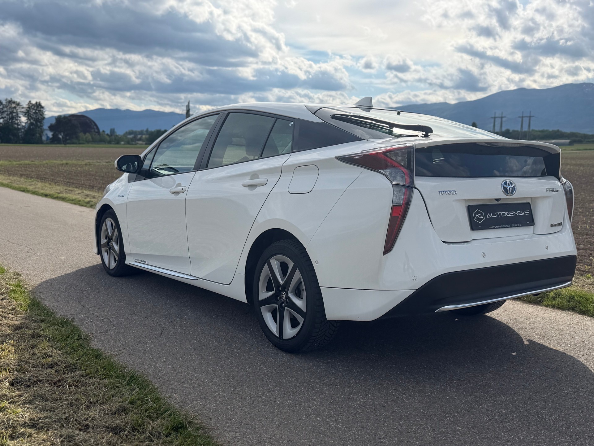 TOYOTA Prius 1.8 VVT-i HSD Sol Premium-image-11