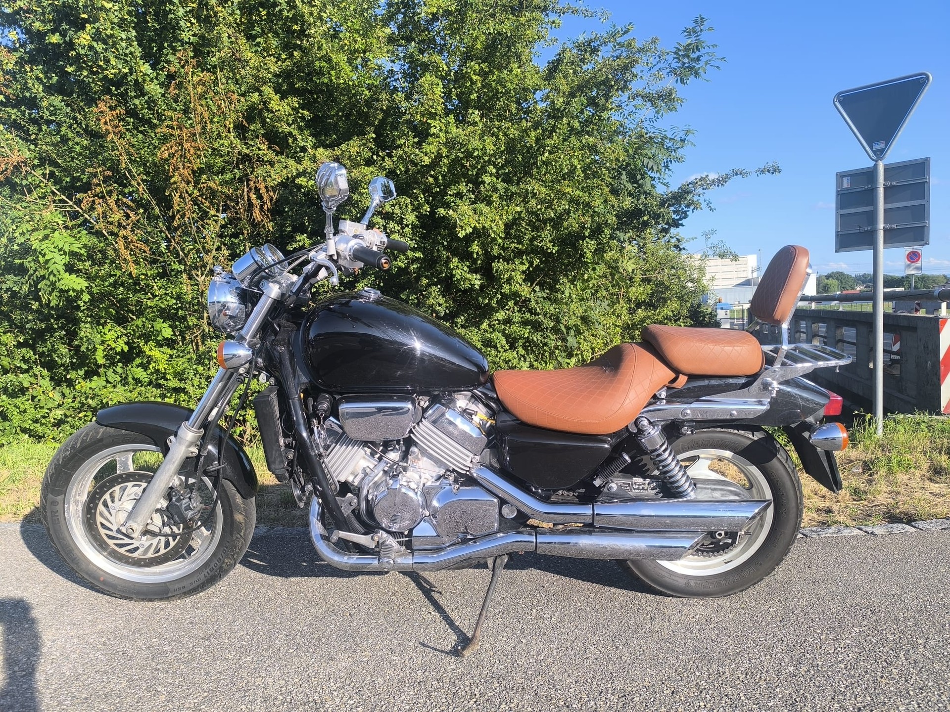 HONDA Magna C VF 750 I neu lackiert