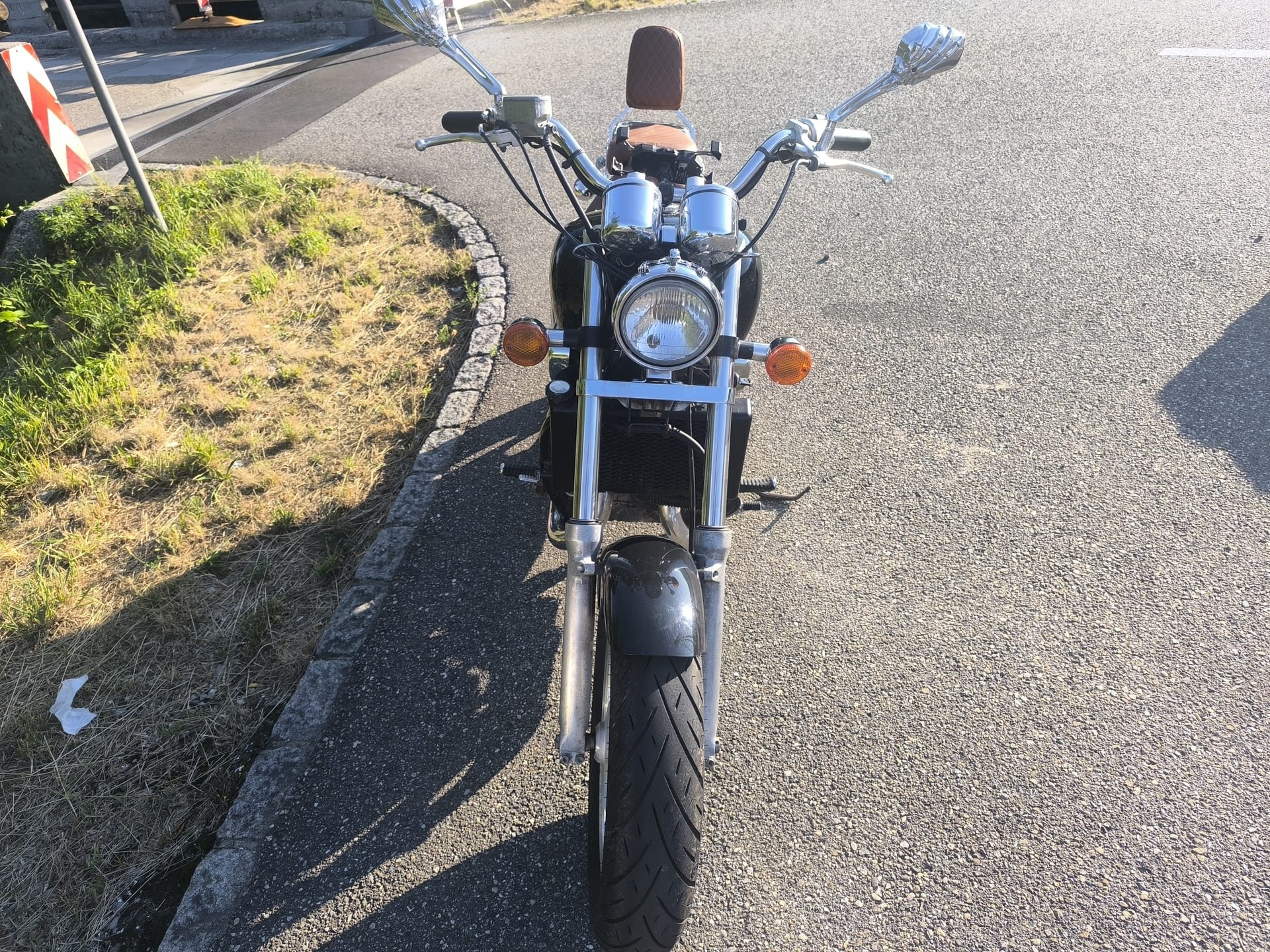 HONDA Magna C VF 750 I neu lackiert-image-1