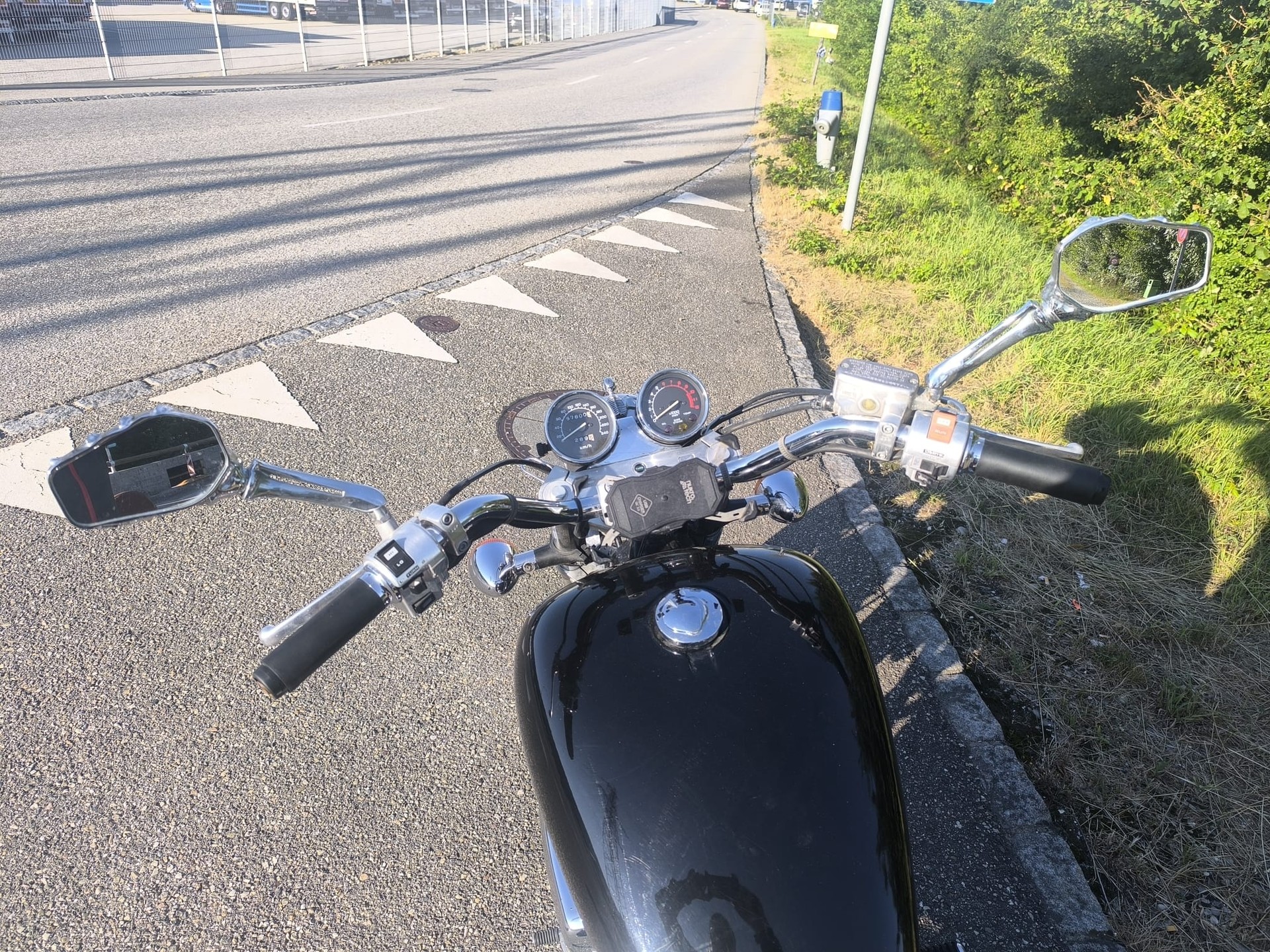 HONDA Magna C VF 750 I neu lackiert-image-3