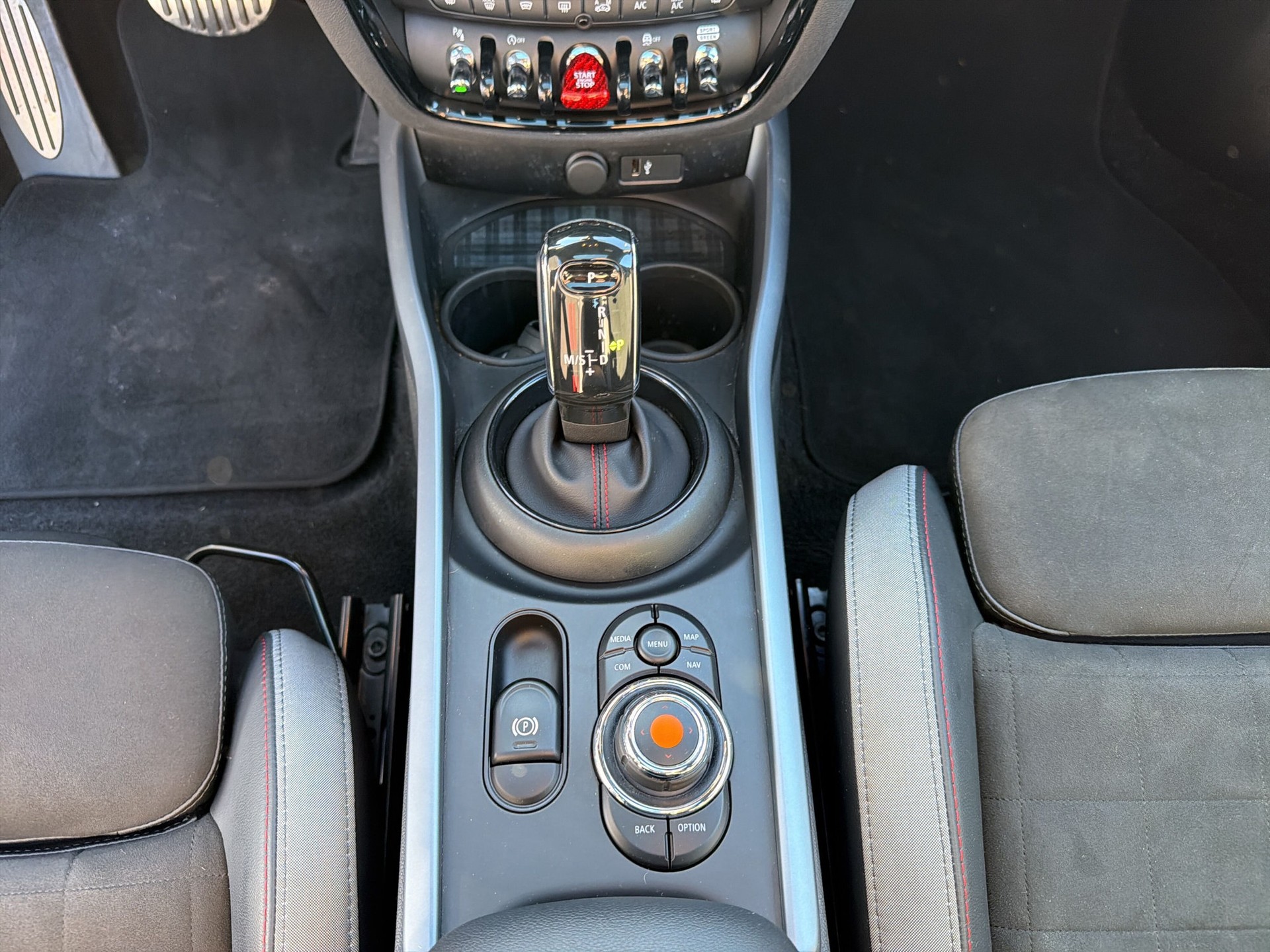 MINI Clubman Cooper John Cooper Works ALL4 Steptronic-image-12