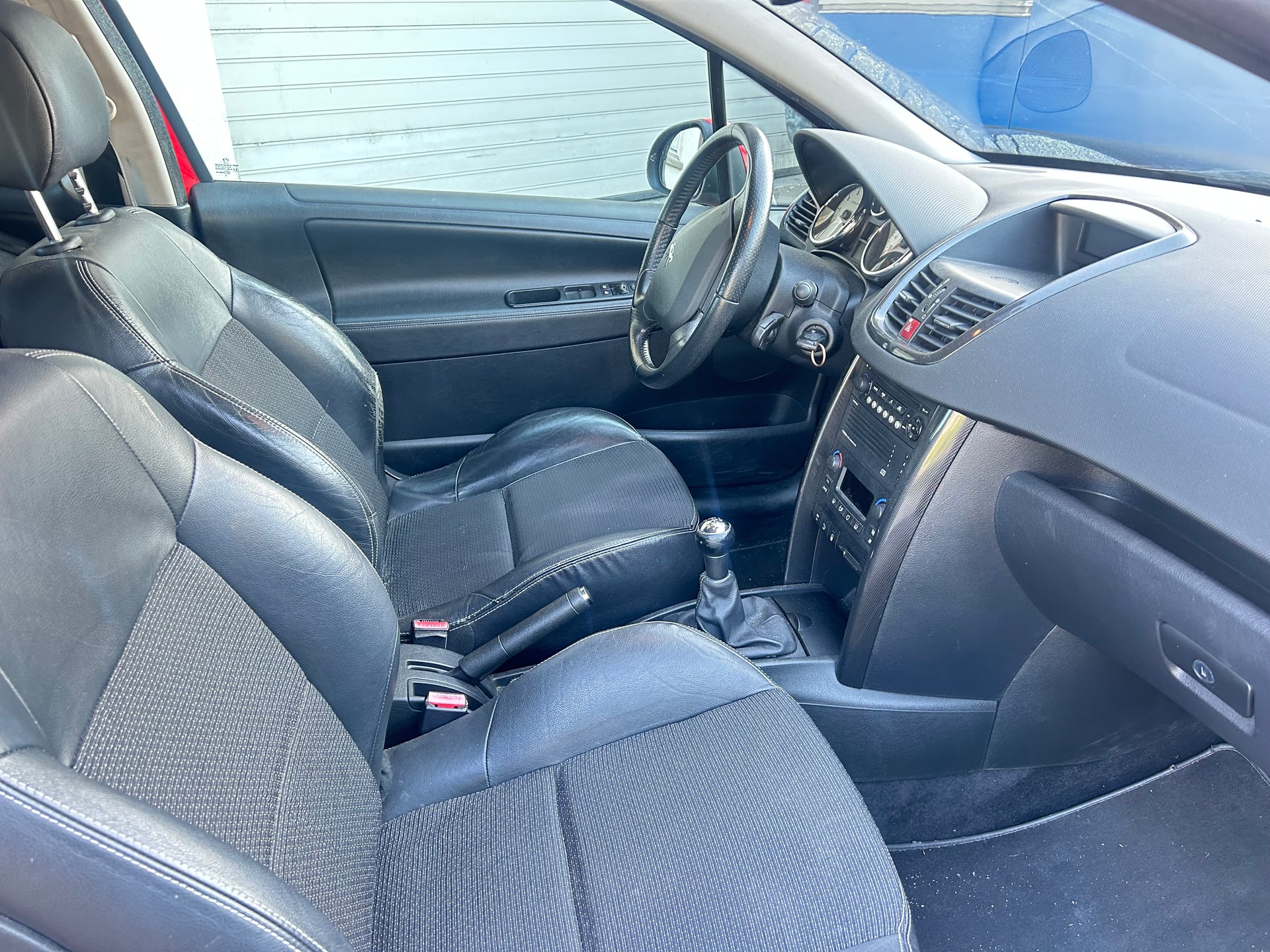 PEUGEOT 207 1.6 16V Turbo XSI-image-4