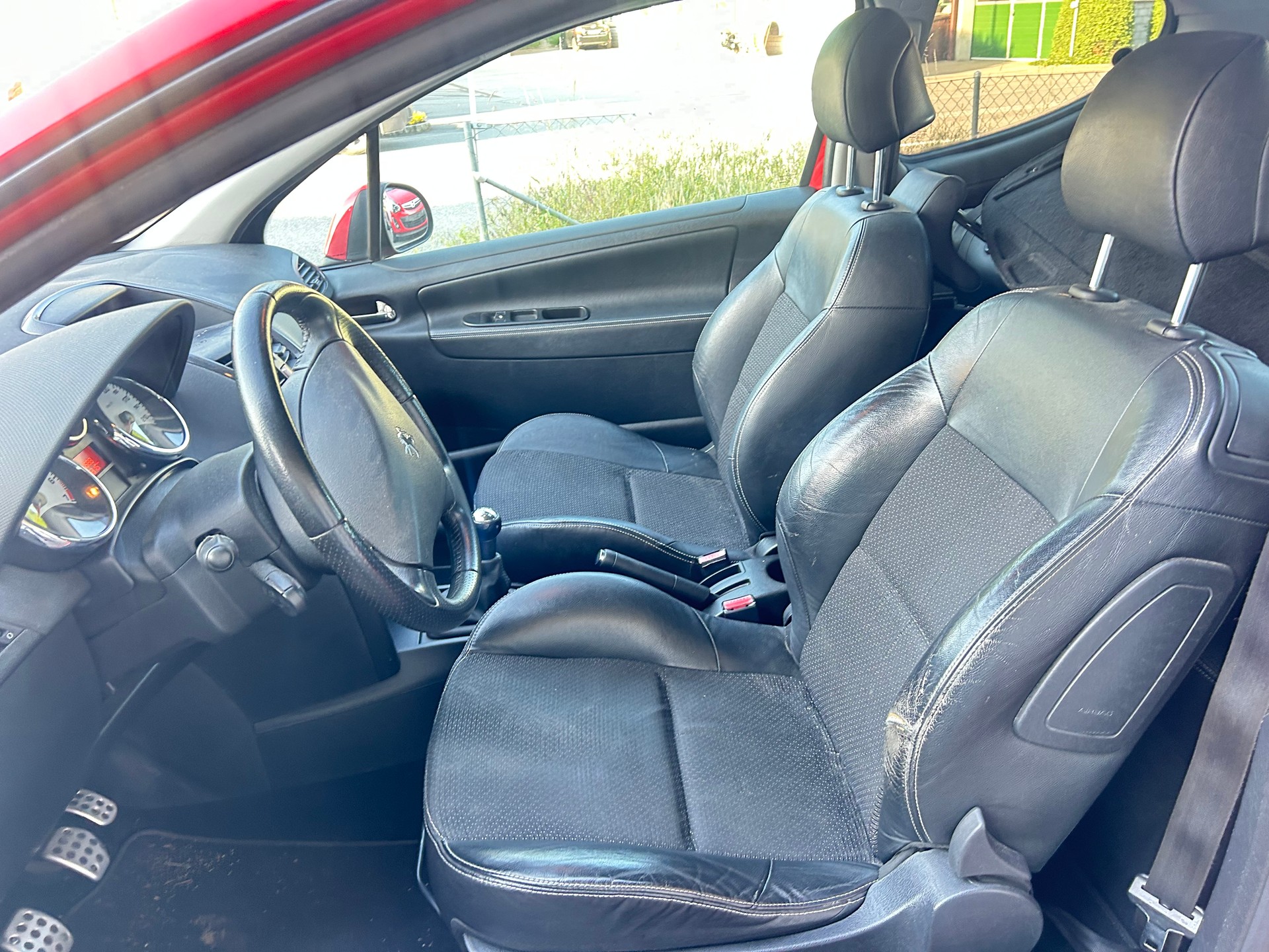PEUGEOT 207 1.6 16V Turbo XSI-image-8