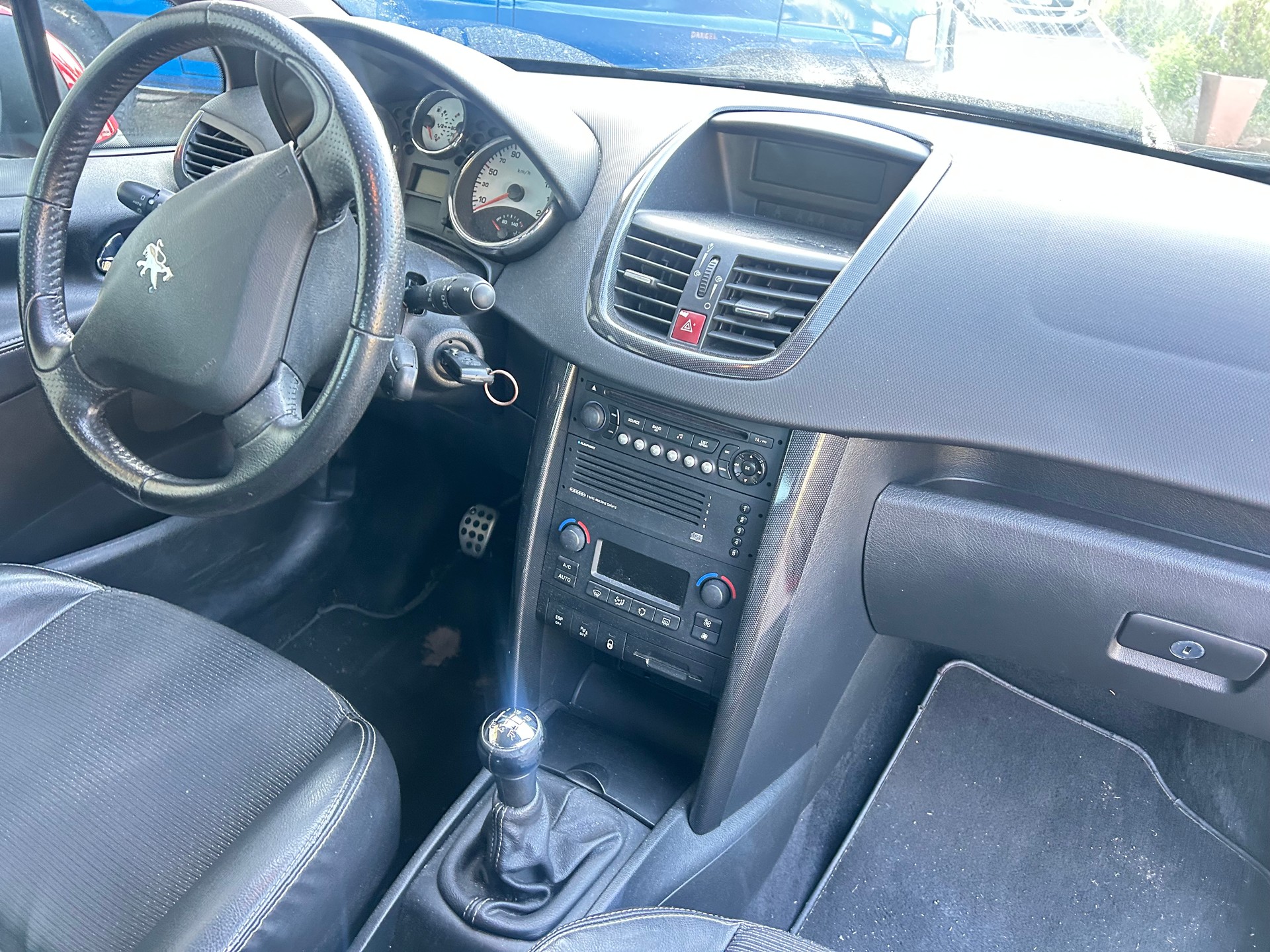 PEUGEOT 207 1.6 16V Turbo XSI-image-6