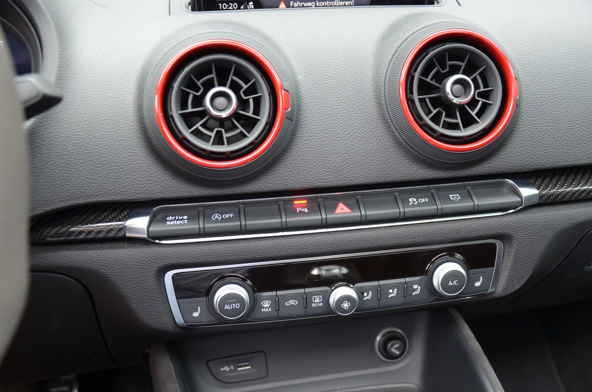 AUDI RS3 Sportback 2.5 TSI quattro S-tronic-image-17
