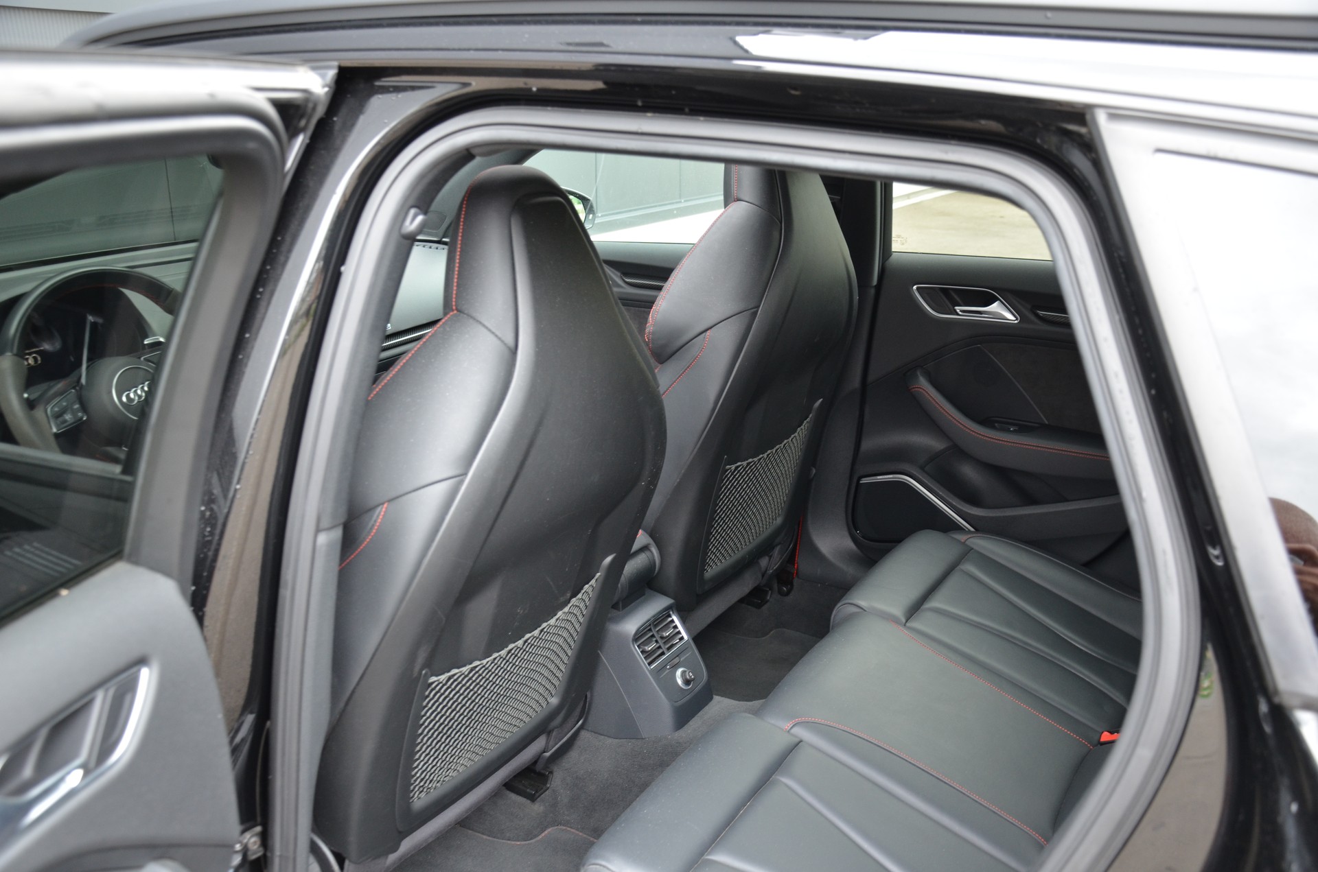 AUDI RS3 Sportback 2.5 TSI quattro S-tronic-image-9
