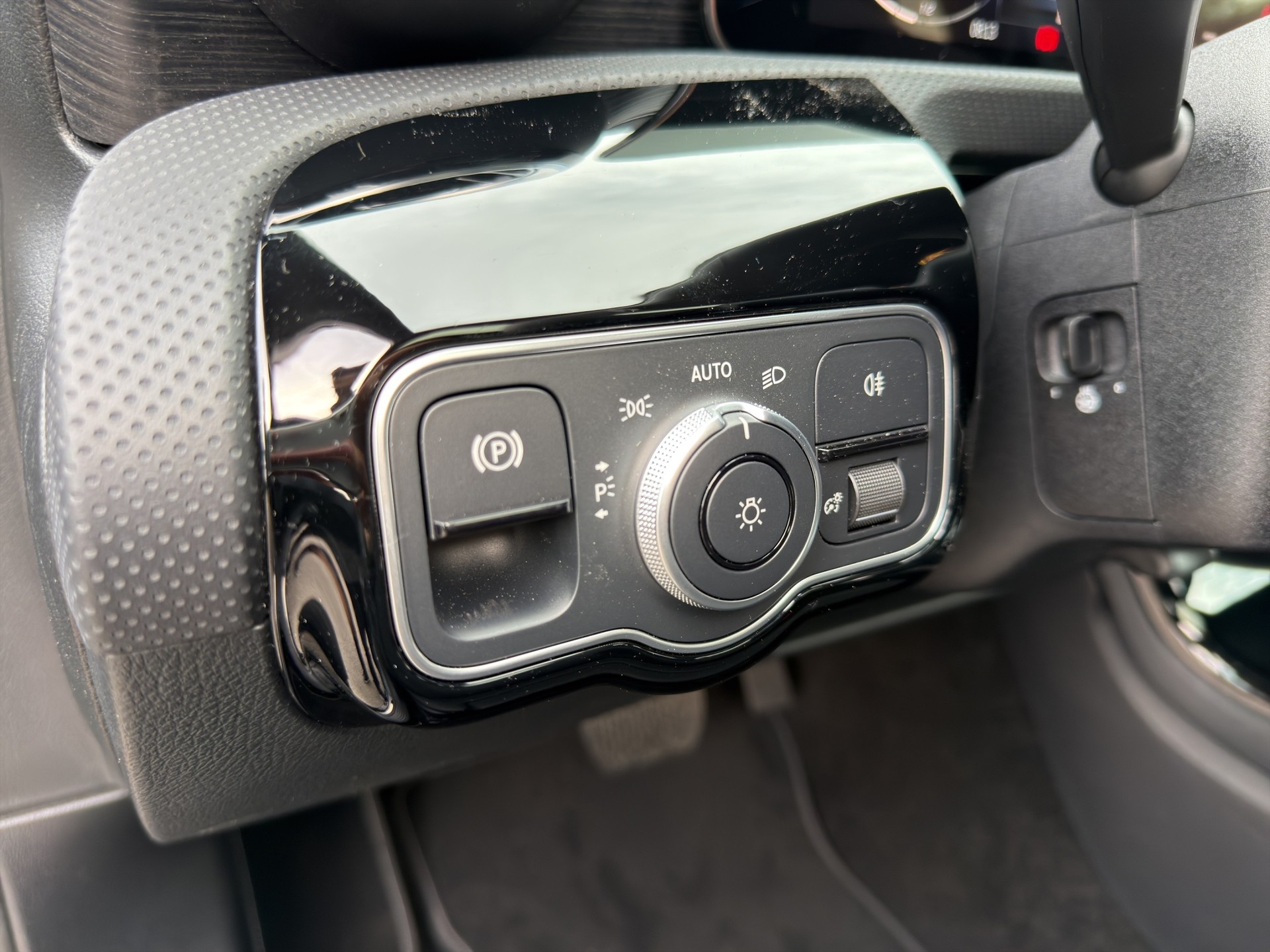 MERCEDES-BENZ A 250 Progressive 4m-image-17