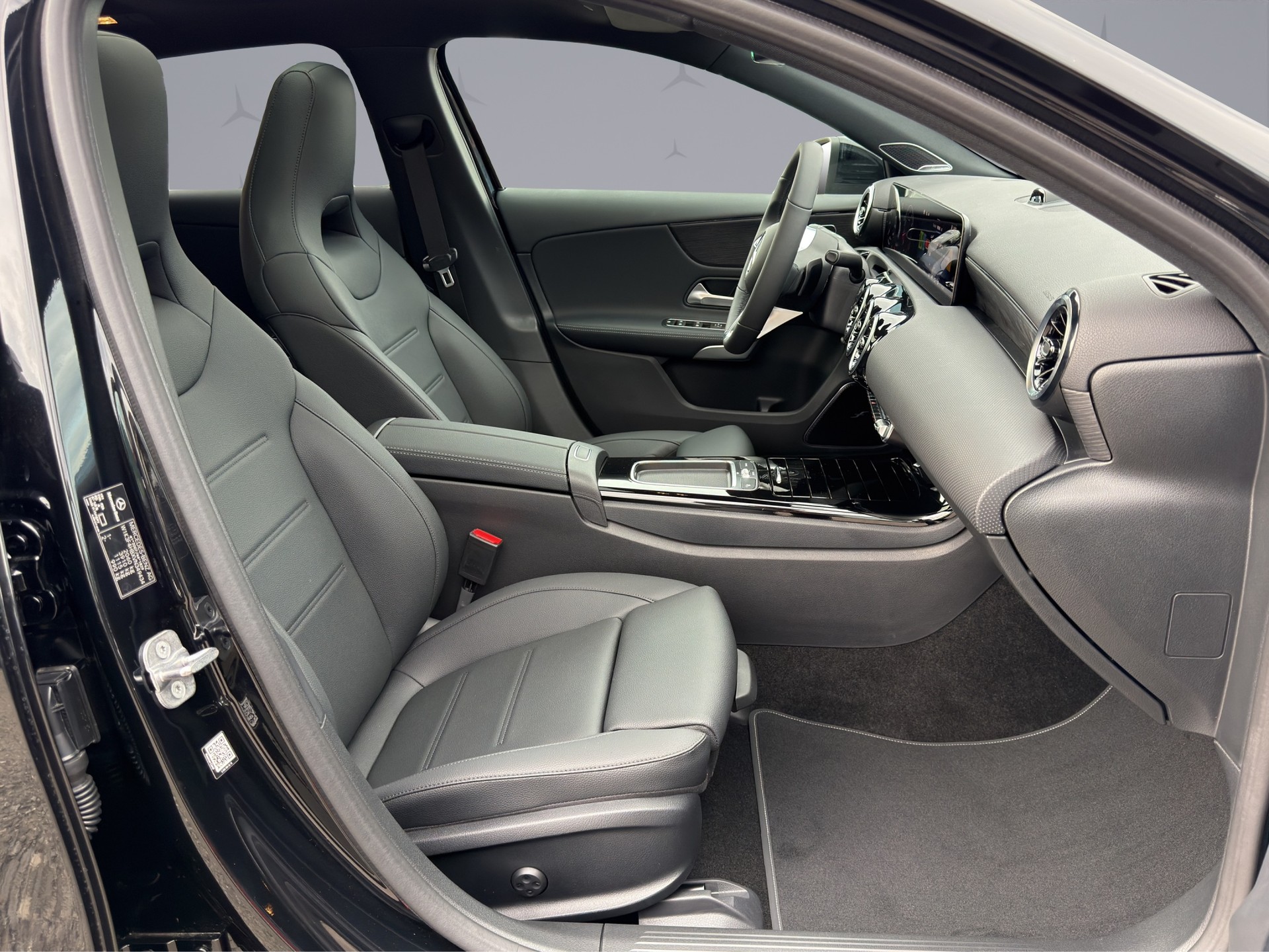 MERCEDES-BENZ A 250 Progressive 4m-image-21