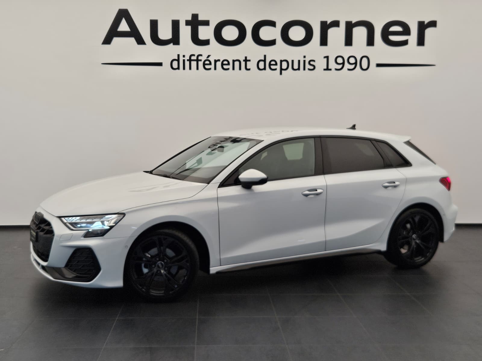 AUDI A3 Sportback 35 TFSI S line Attraction S-tronic-image-0
