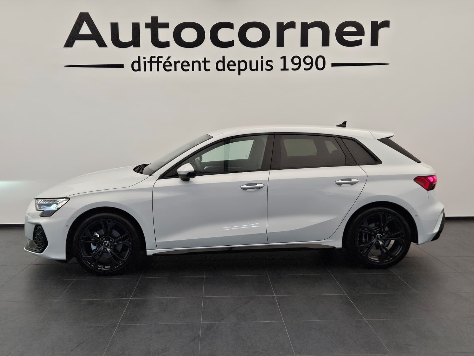 AUDI A3 Sportback 35 TFSI S line Attraction S-tronic-image-1