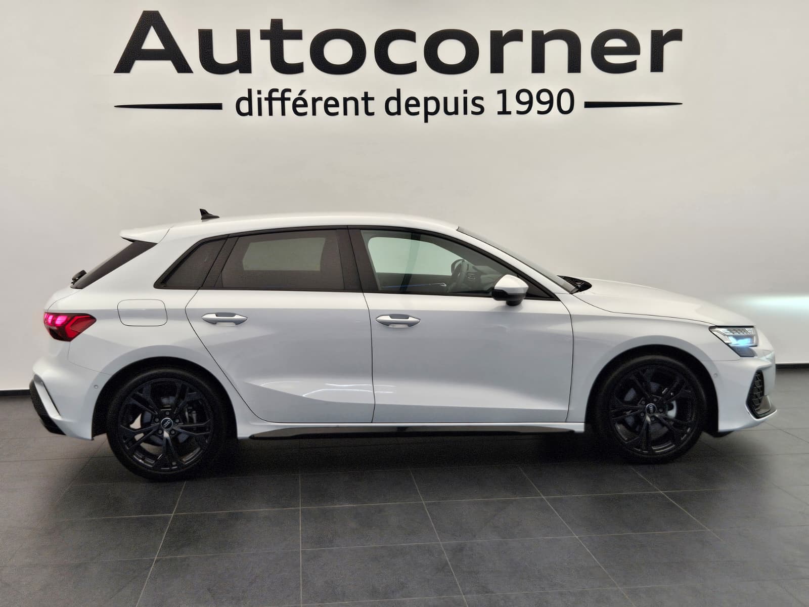 AUDI A3 Sportback 35 TFSI S line Attraction S-tronic-image-5