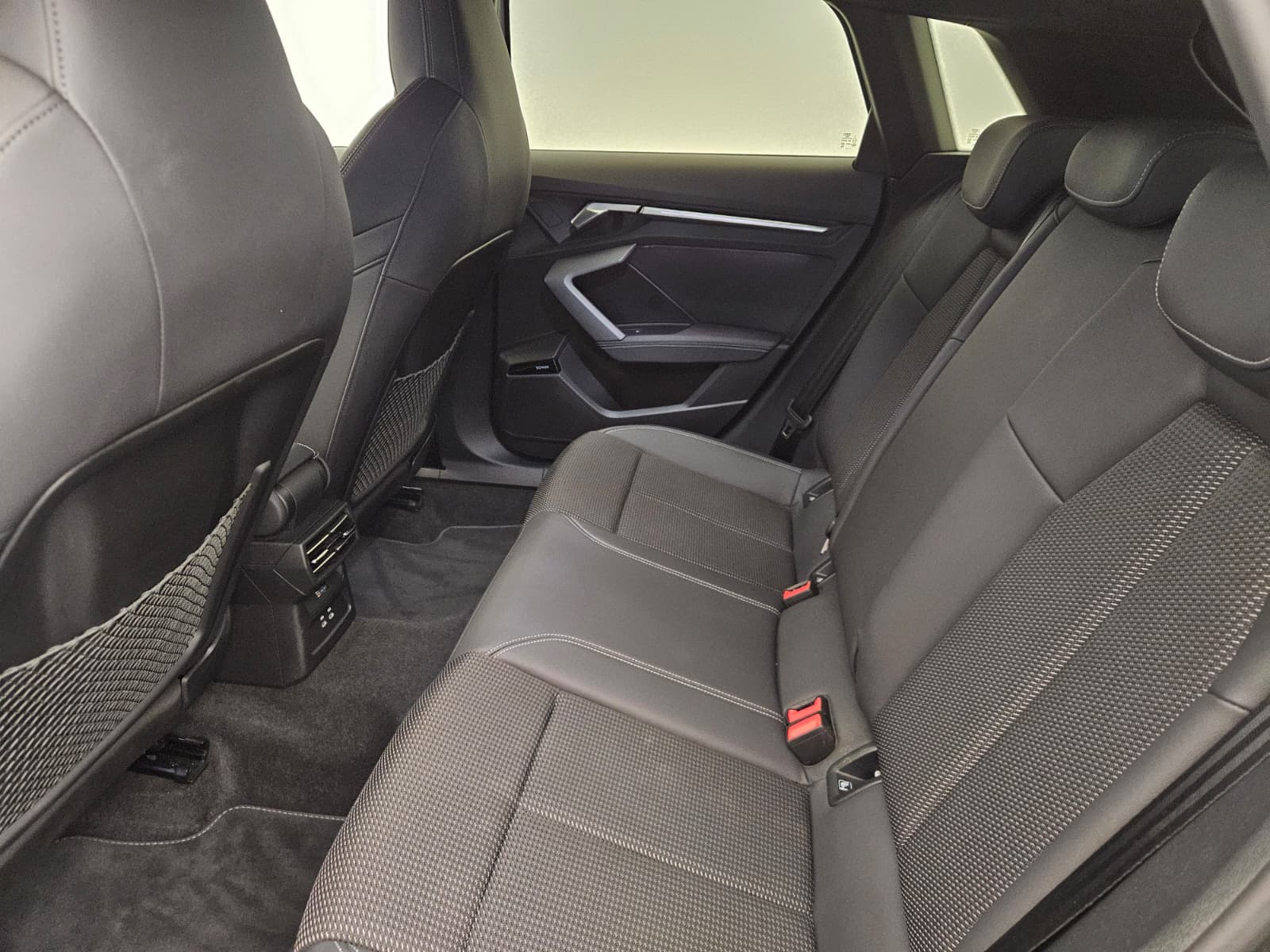 AUDI A3 Sportback 35 TFSI S line Attraction S-tronic-image-12