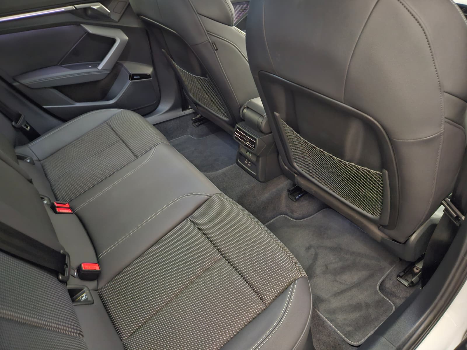 AUDI A3 Sportback 35 TFSI S line Attraction S-tronic-image-13