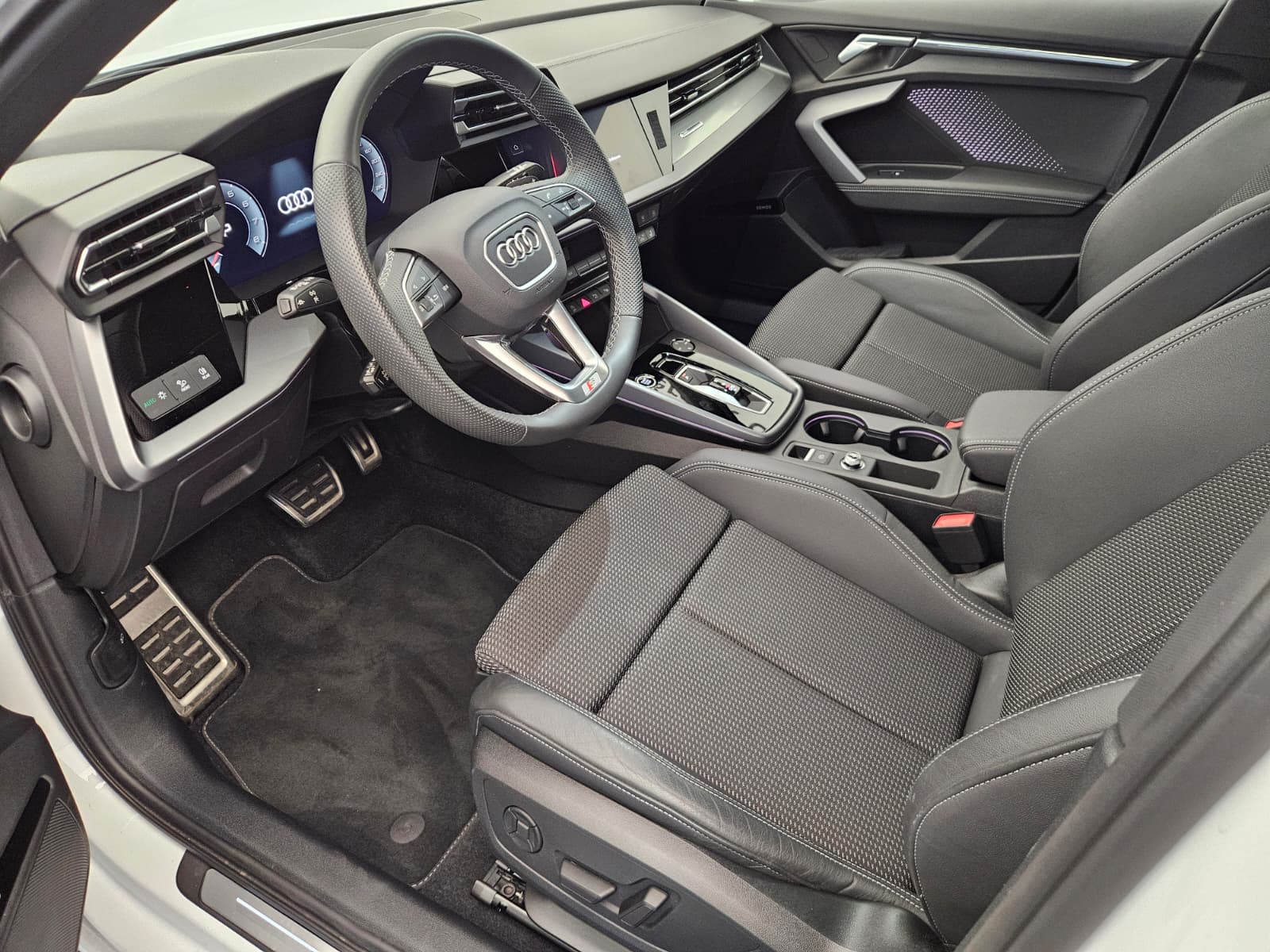 AUDI A3 Sportback 35 TFSI S line Attraction S-tronic-image-10