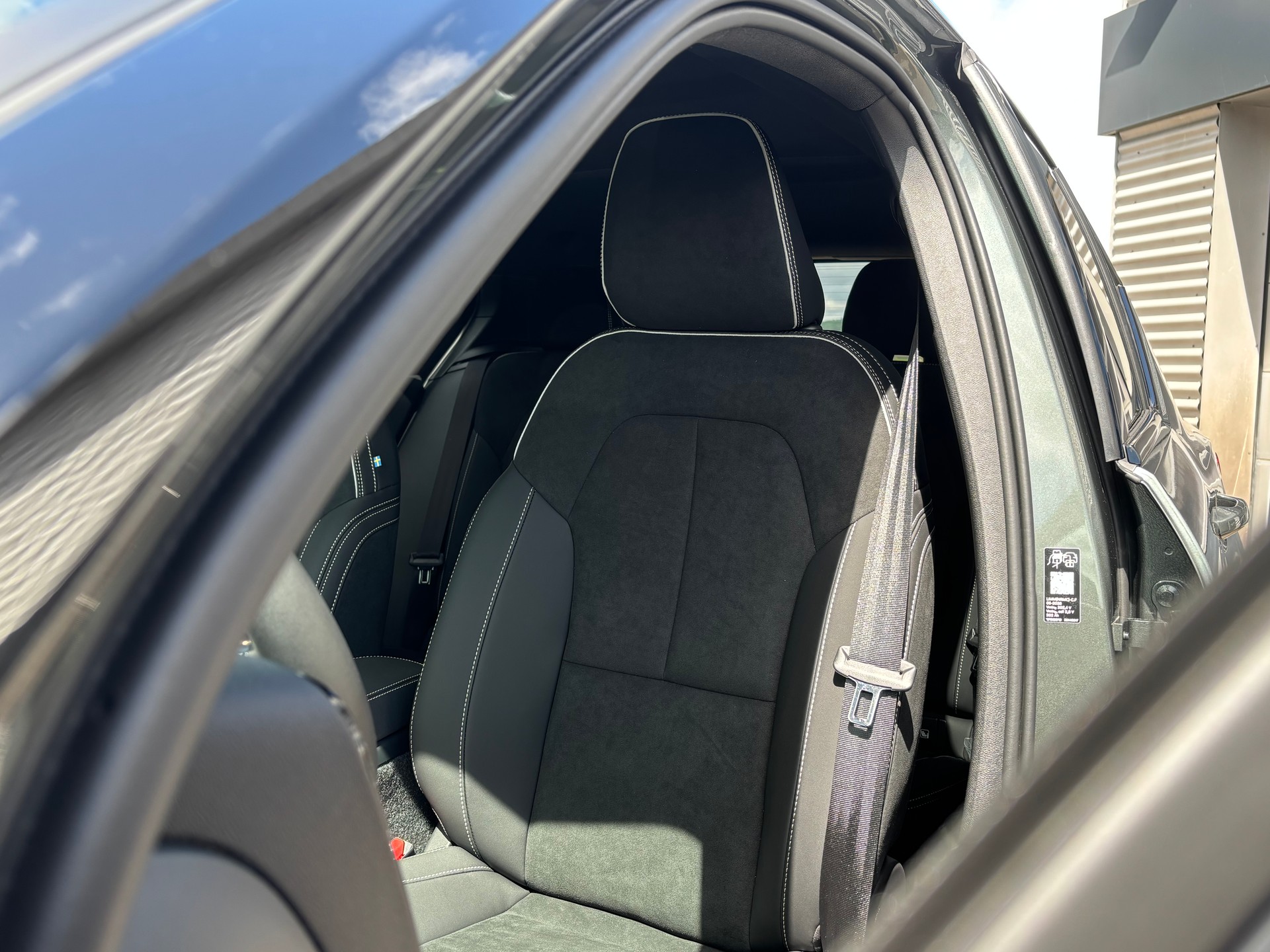 VOLVO EX40 Twin XCENTRIC Edition AWD-showroom-element-3