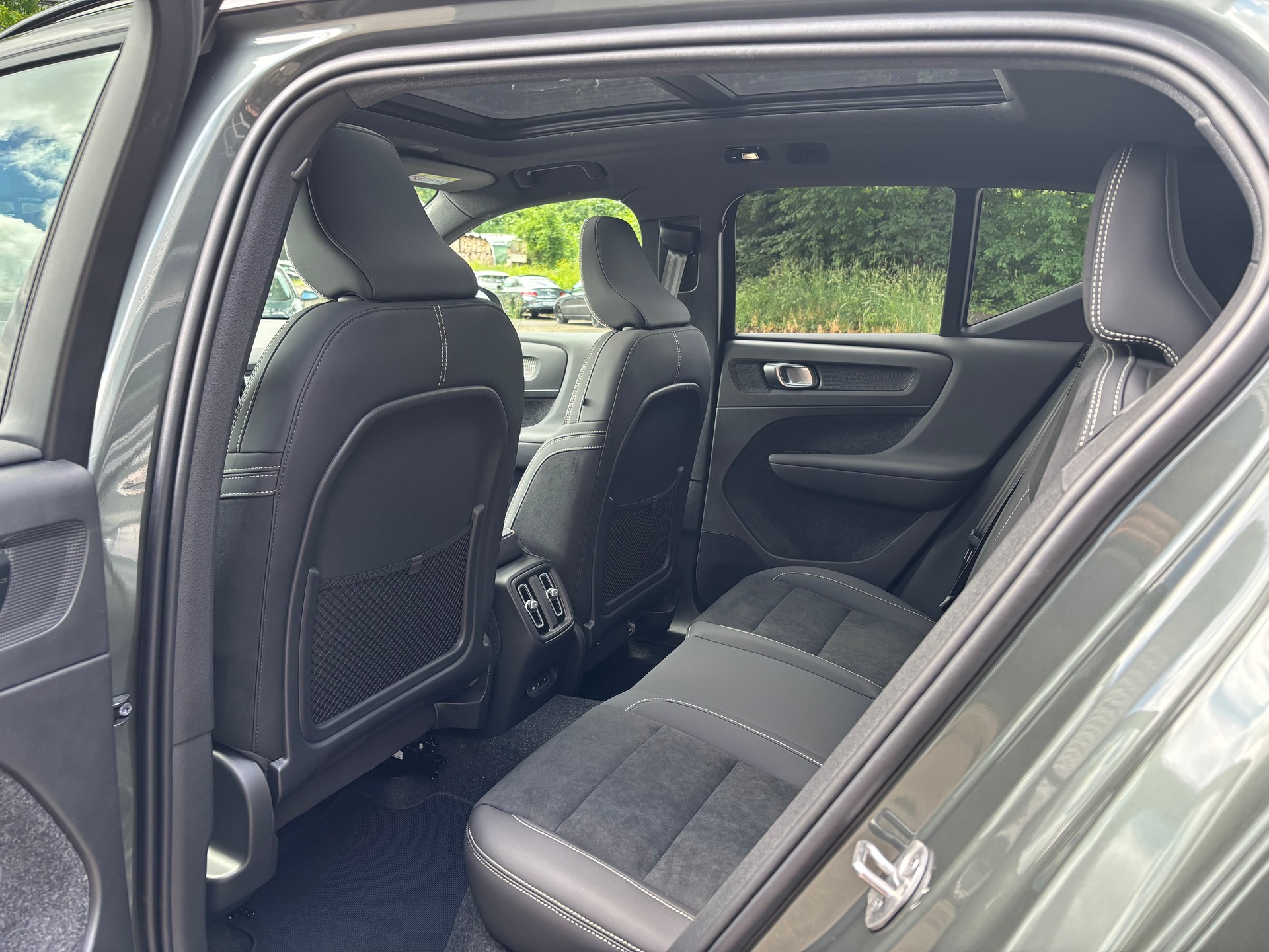 VOLVO EX40 Twin XCENTRIC Edition AWD-image-11