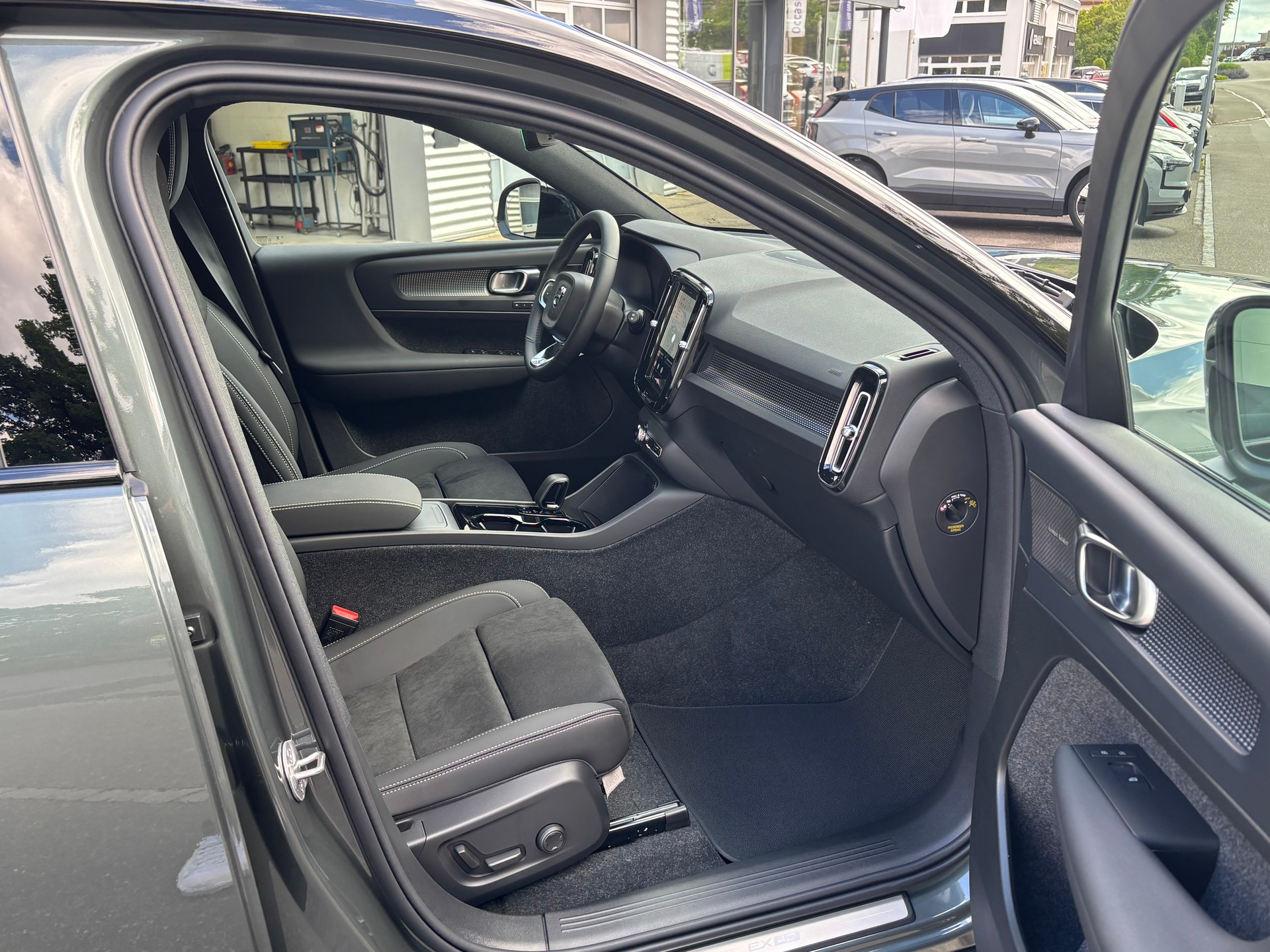VOLVO EX40 Twin XCENTRIC Edition AWD-image-6