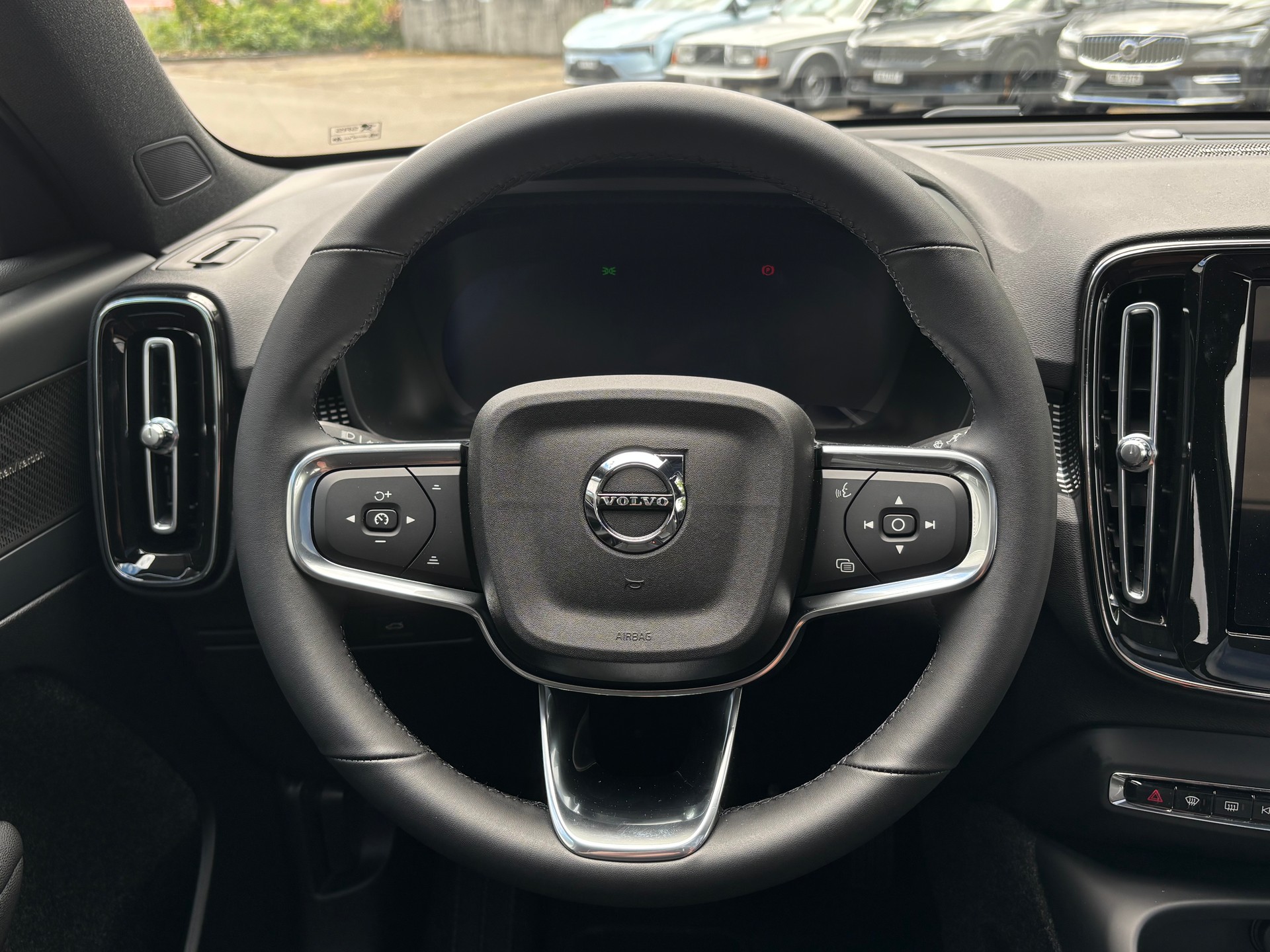 VOLVO EX40 Twin XCENTRIC Edition AWD-image-18