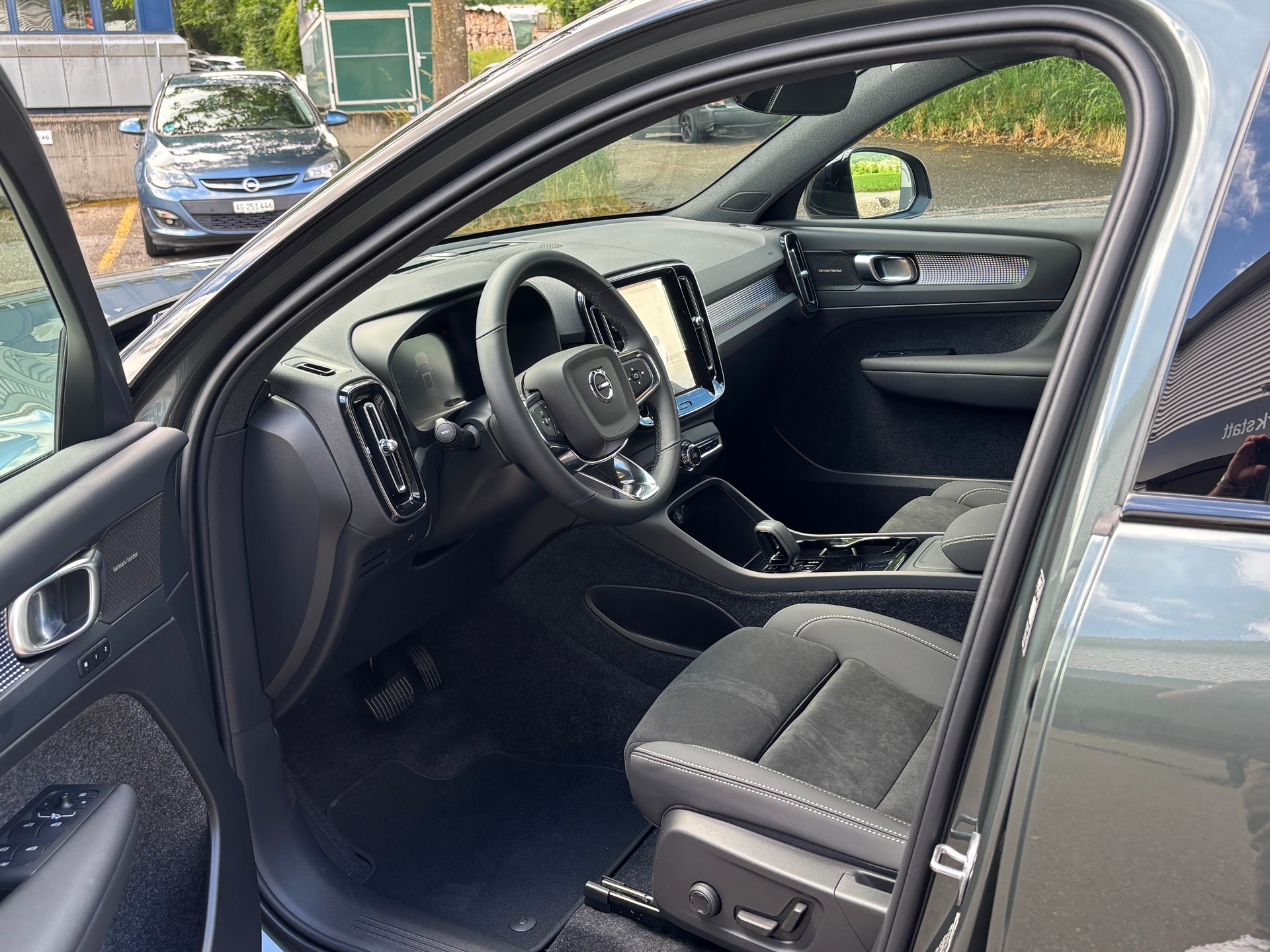 VOLVO EX40 Twin XCENTRIC Edition AWD-showroom-element-2