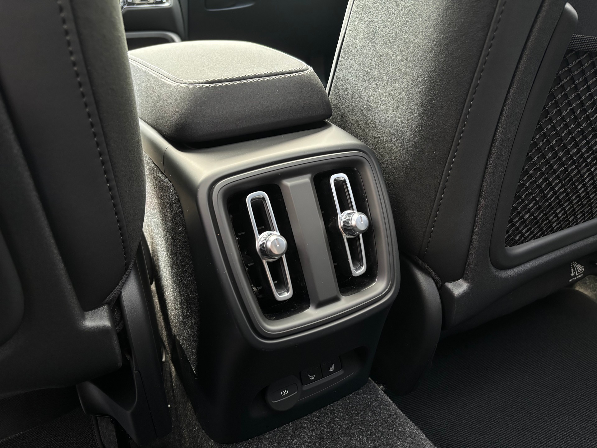 VOLVO EX40 Twin XCENTRIC Edition AWD-image-12