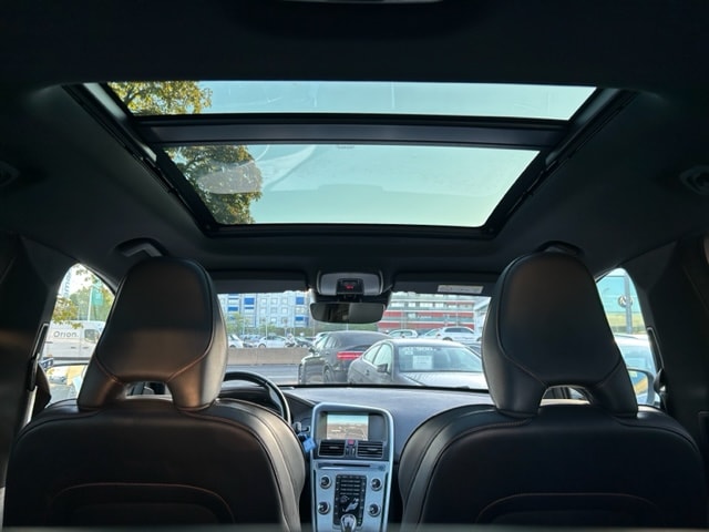 VOLVO XC60 D4 AWD OceanRace Geartronic-image-5