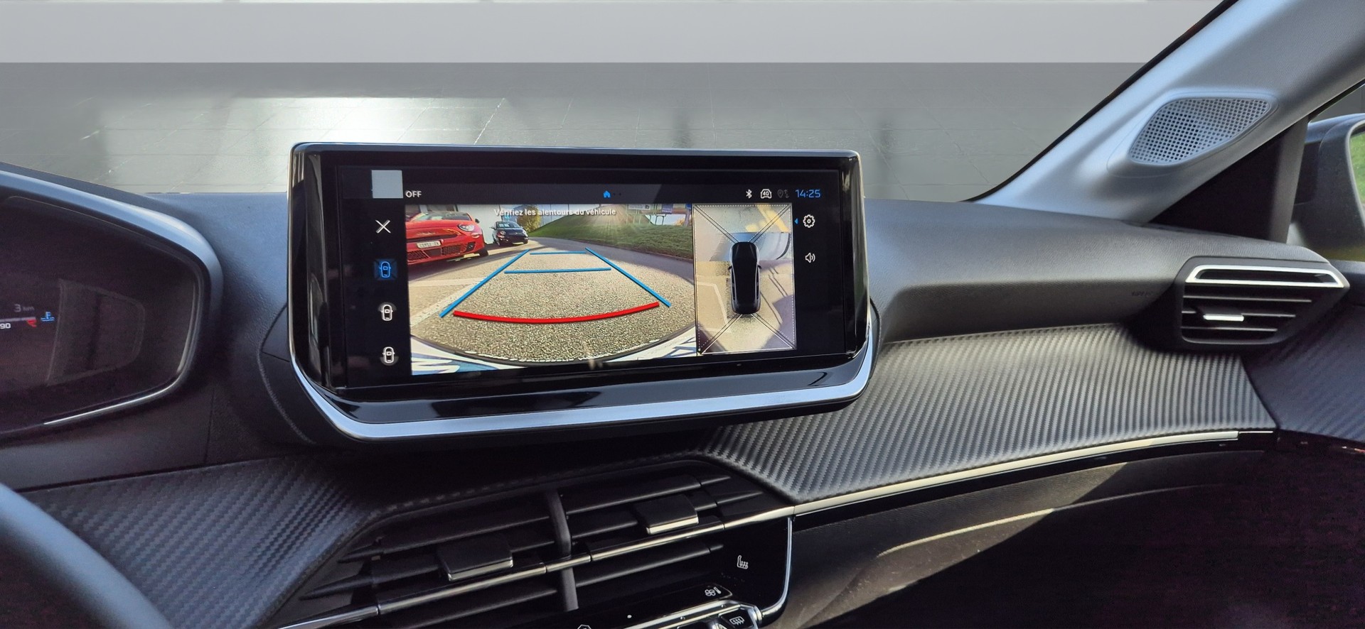 PEUGEOT 208 1.2 Hybrid Allure-image-11