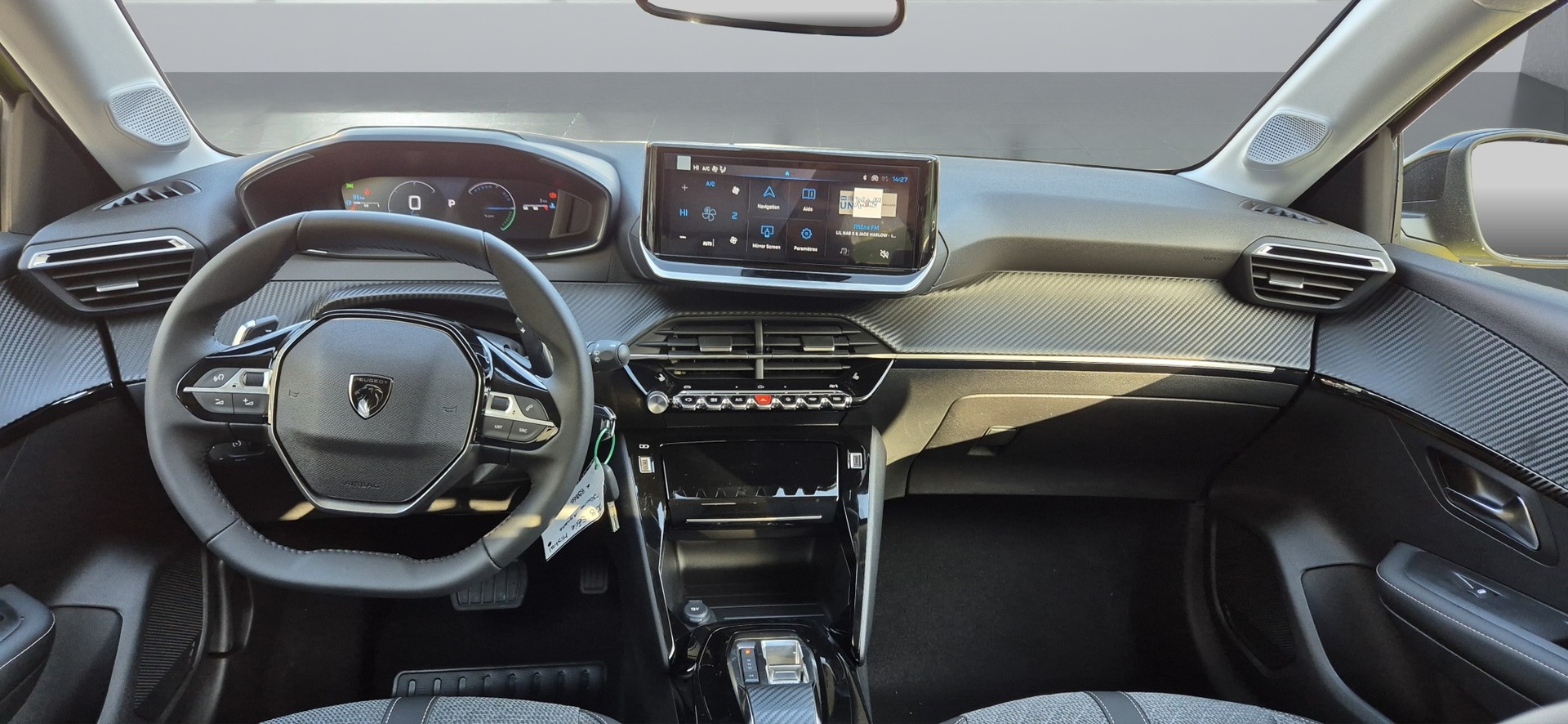 PEUGEOT 208 1.2 Hybrid Allure-image-10