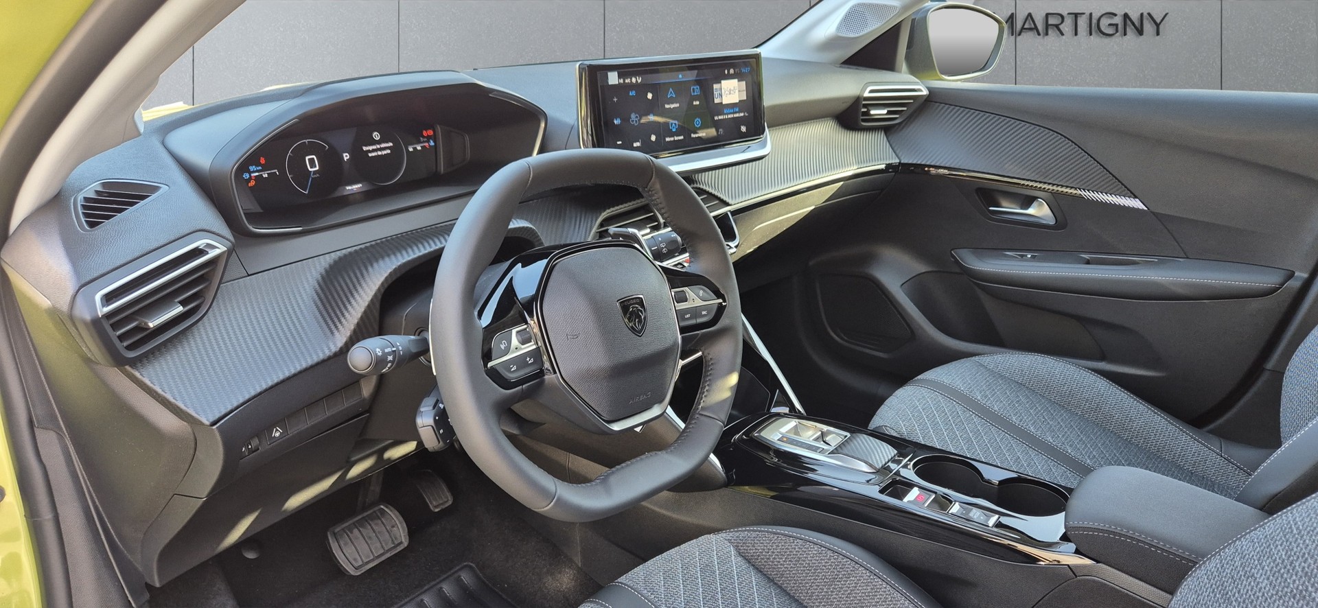 PEUGEOT 208 1.2 Hybrid Allure-image-9
