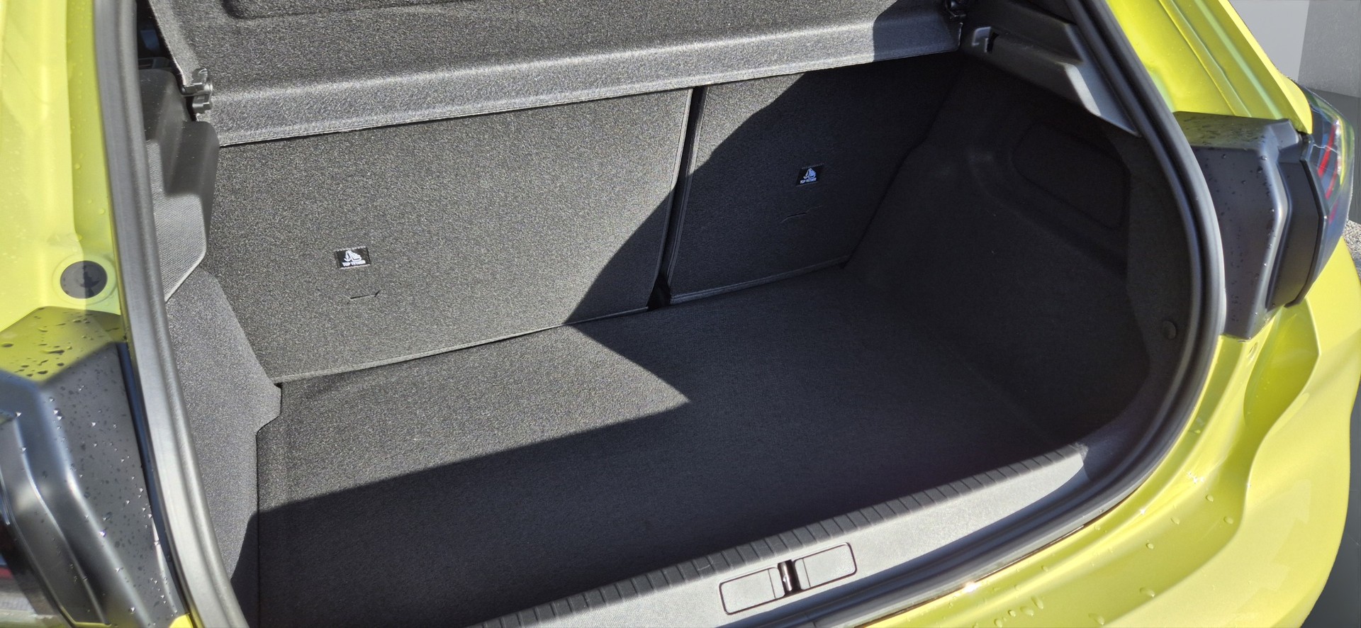 PEUGEOT 208 1.2 Hybrid Allure-image-13