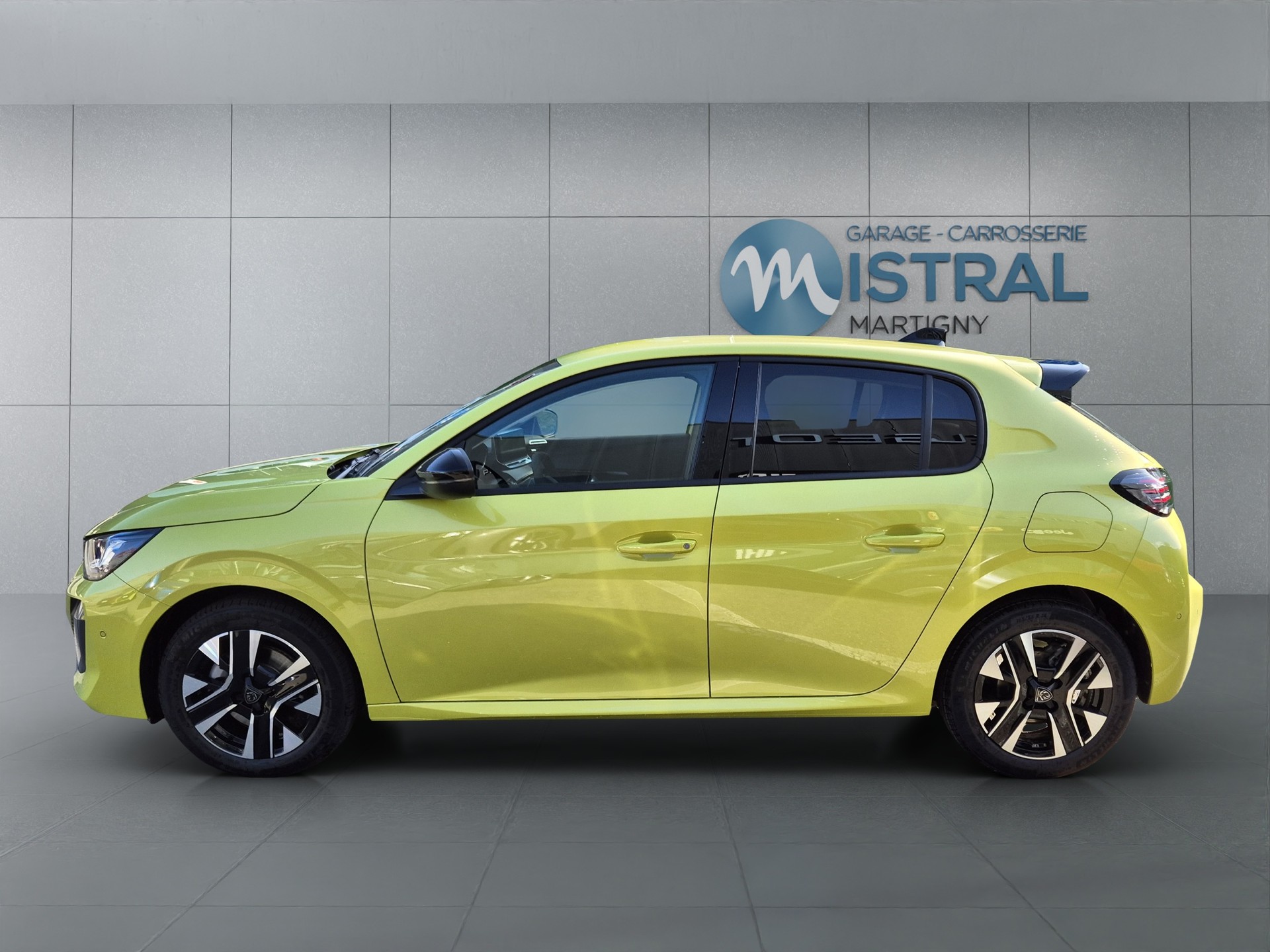 PEUGEOT 208 1.2 Hybrid Allure-showroom-element-1