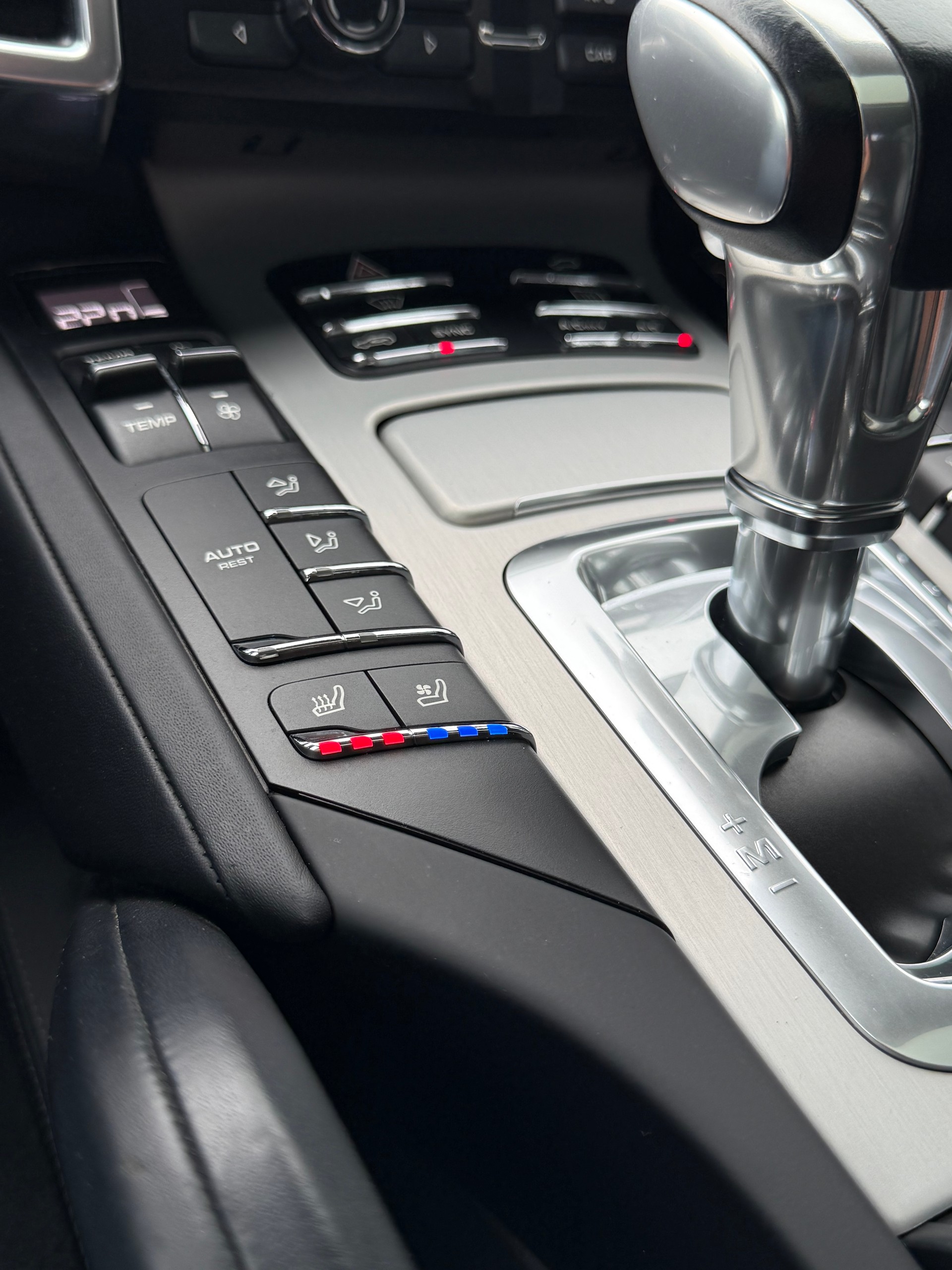 PORSCHE Cayenne Turbo inkl. Garantie! PDCC! Sitzlüftung! Lenkradheizung!-image-13