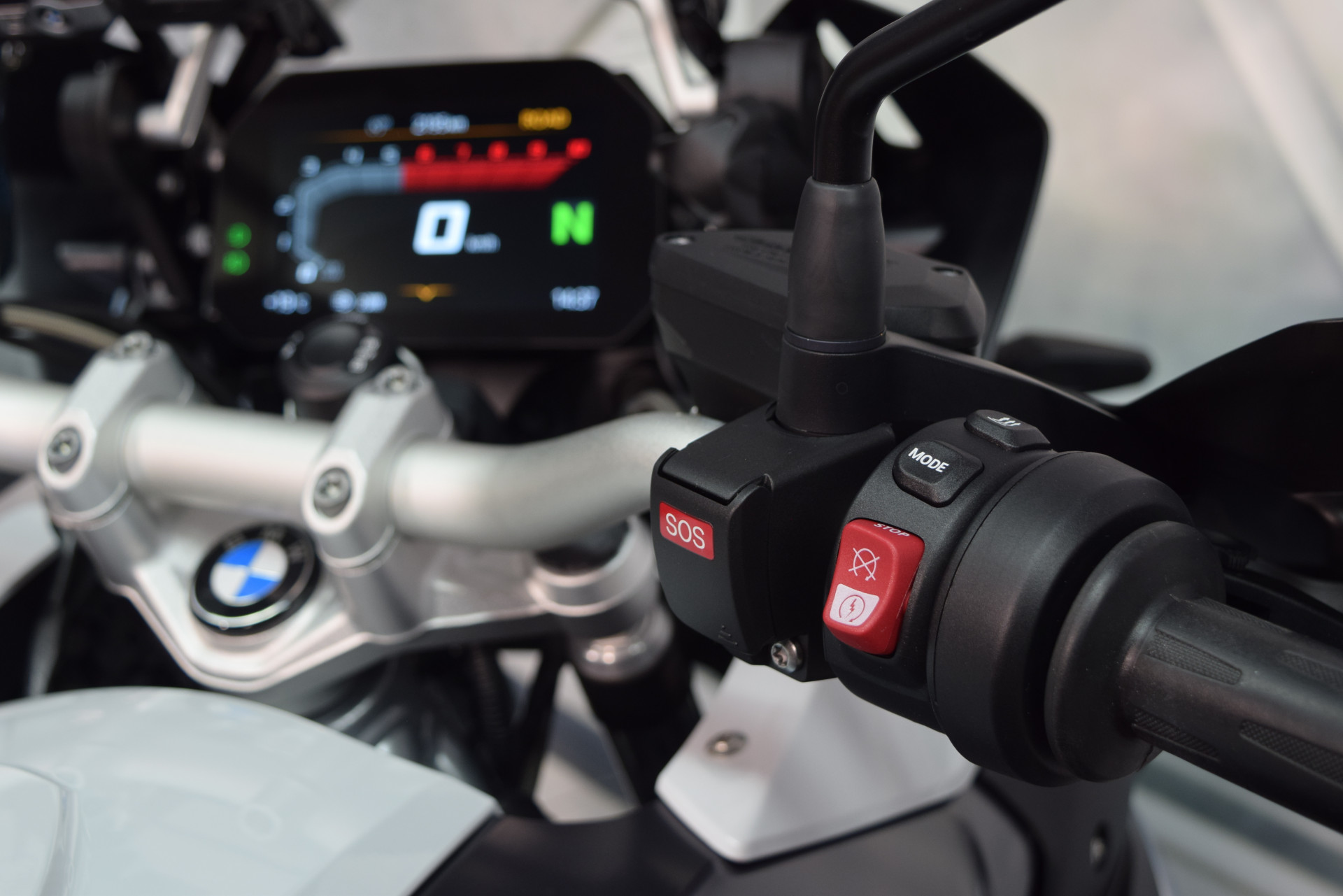 BMW R 1250 GS inkl. Akrapovic & Koffersystem-image-8