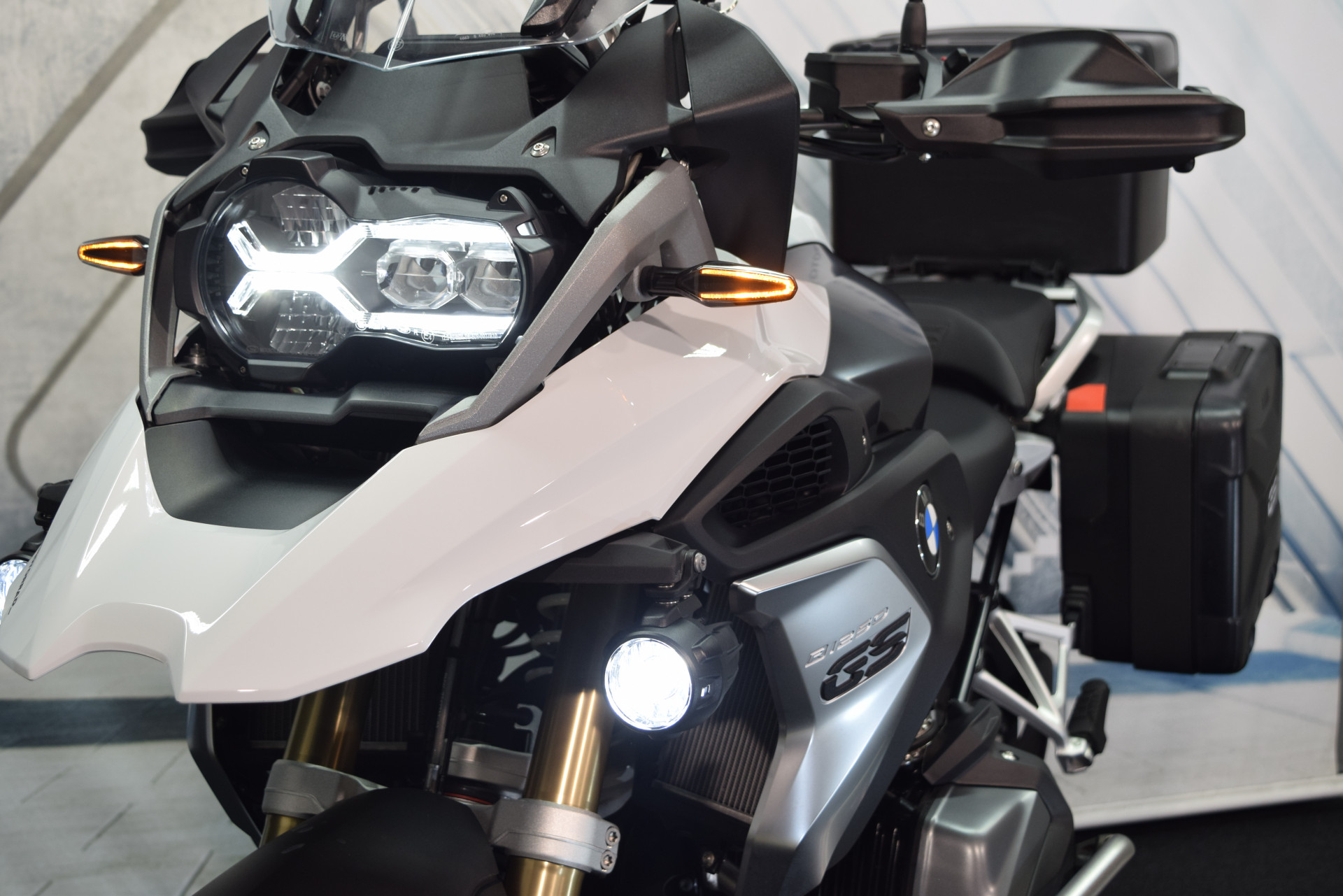 BMW R 1250 GS inkl. Akrapovic & Koffersystem-image-6