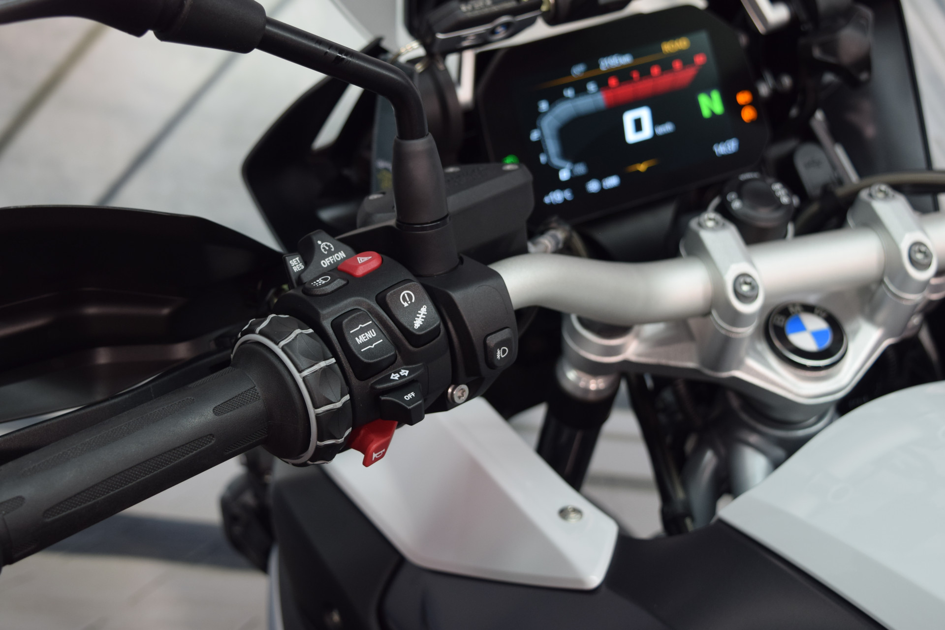 BMW R 1250 GS inkl. Akrapovic & Koffersystem-image-7