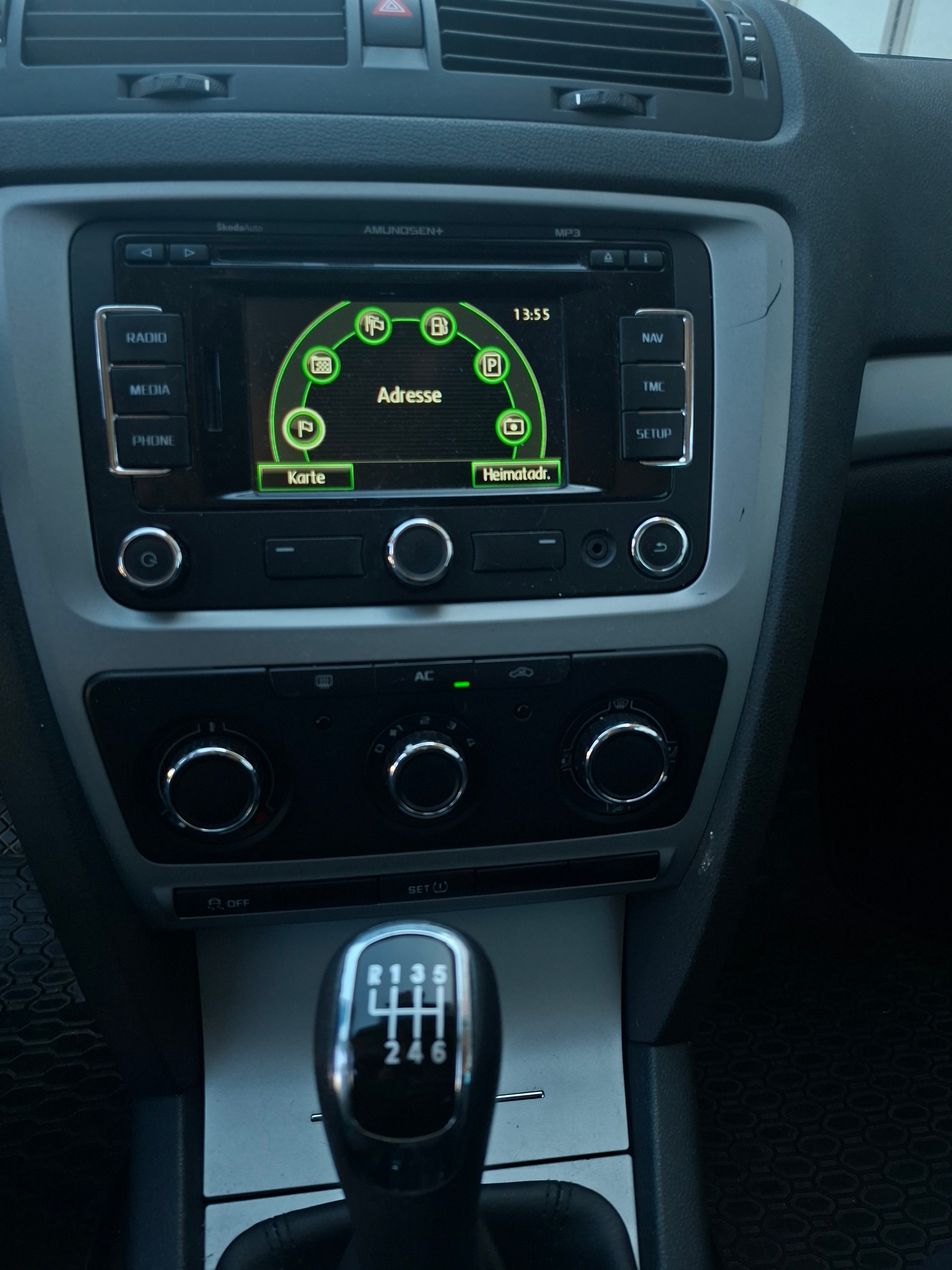 SKODA Octavia Combi 1.8 TSI Ambition 4x4-image-12