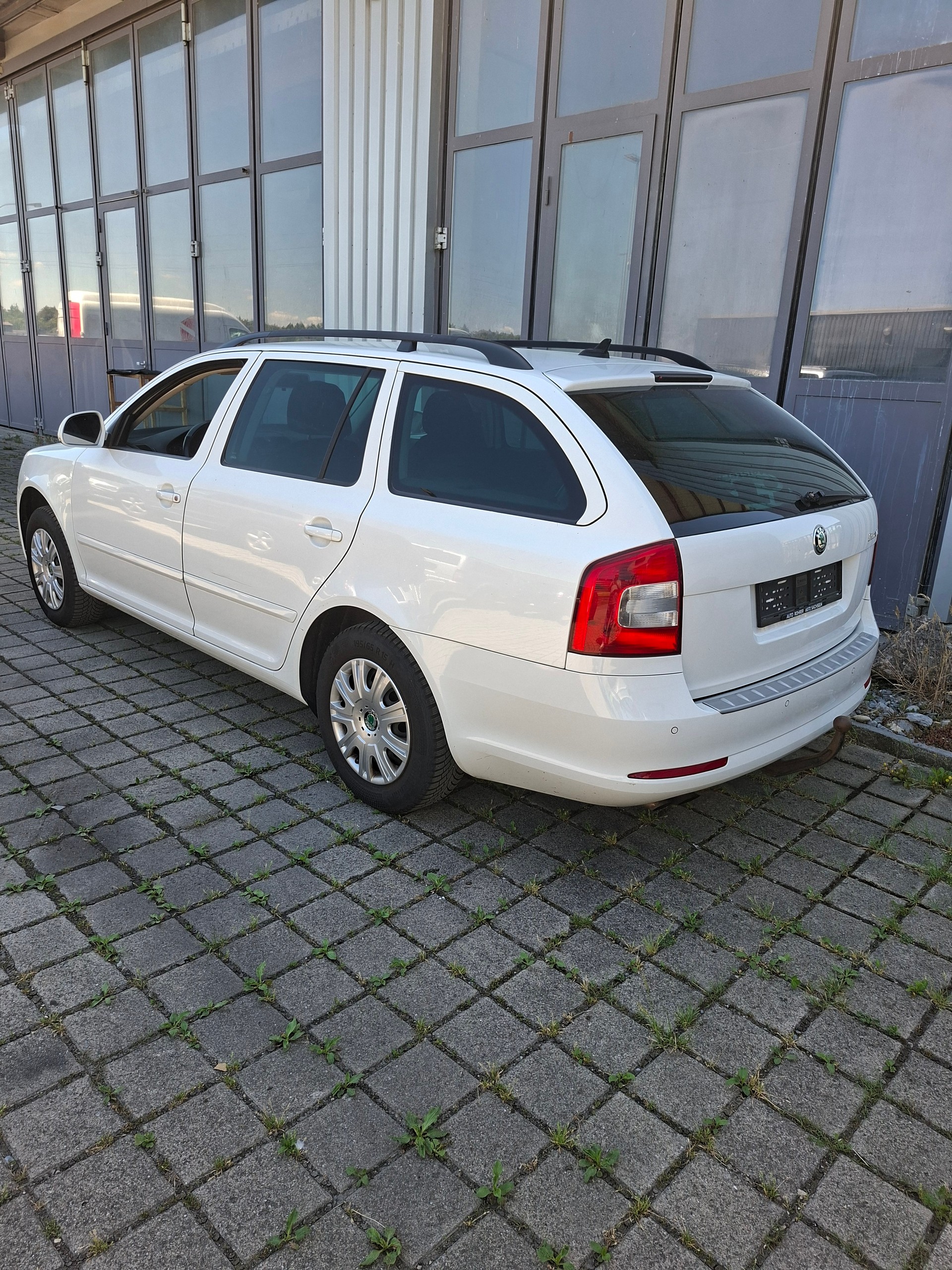 SKODA Octavia Combi 1.8 TSI Ambition 4x4-image-1