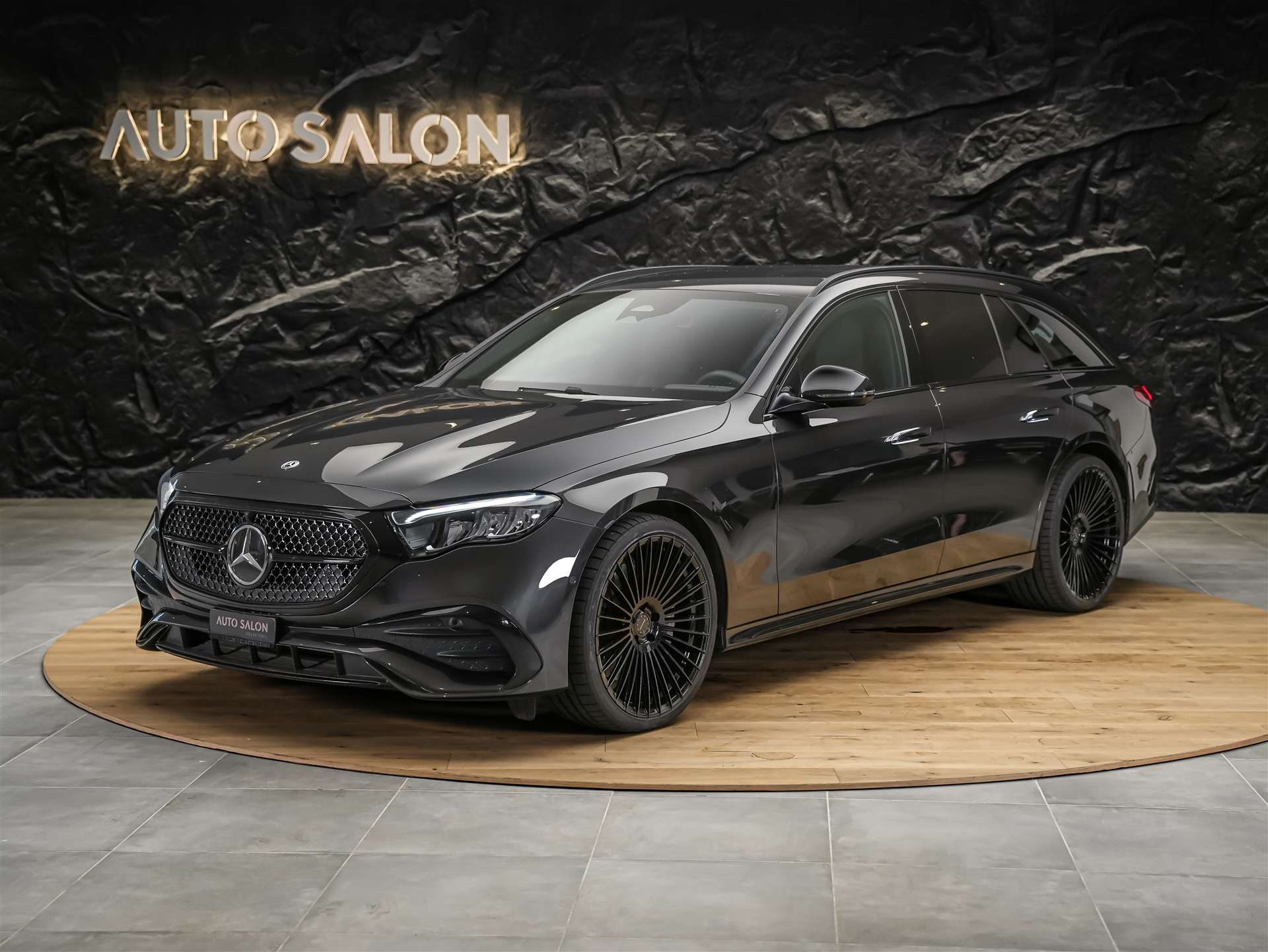 MERCEDES-BENZ E 220 d AMG Line 4matic Kombi *Werksgarantie*21" Felgen*Abstandsregler*-showroom-element-1