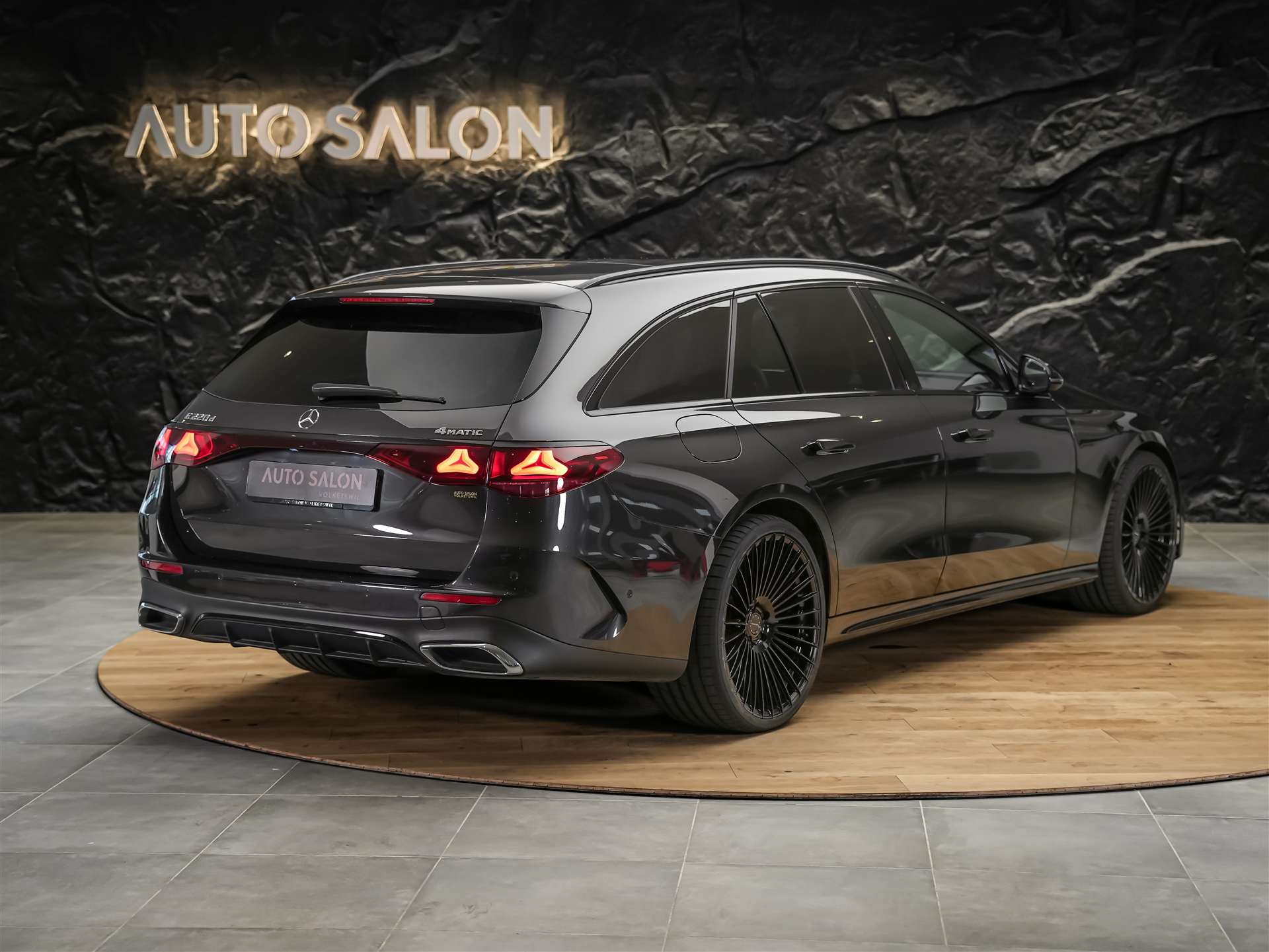 MERCEDES-BENZ E 220 d AMG Line 4matic Kombi *Werksgarantie*21" Felgen*Abstandsregler*-image-5