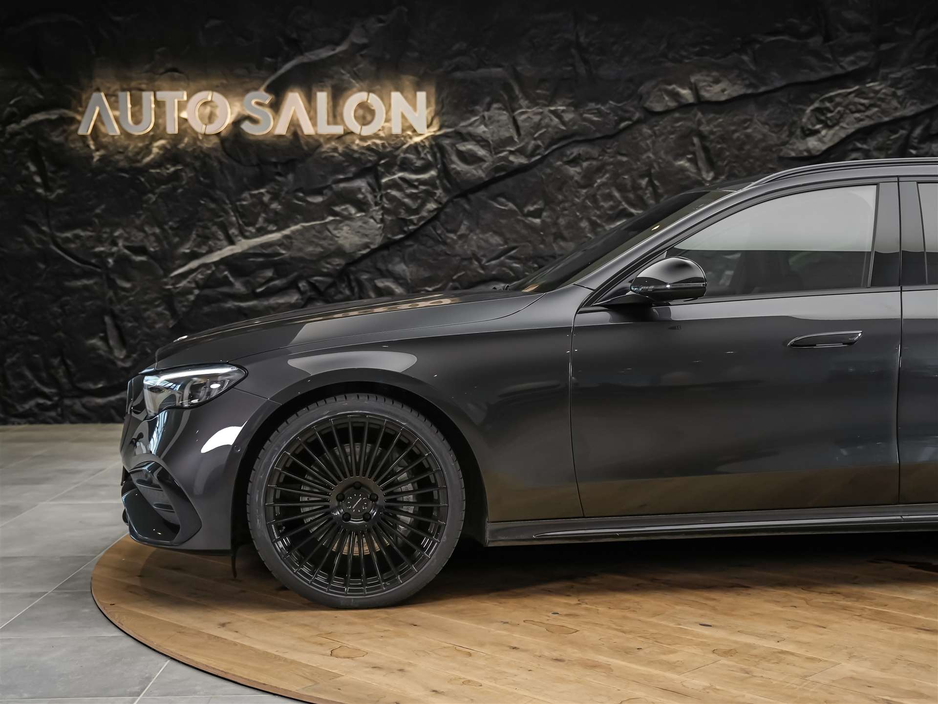 MERCEDES-BENZ E 220 d AMG Line 4matic Kombi *Werksgarantie*21" Felgen*Abstandsregler*-image-14
