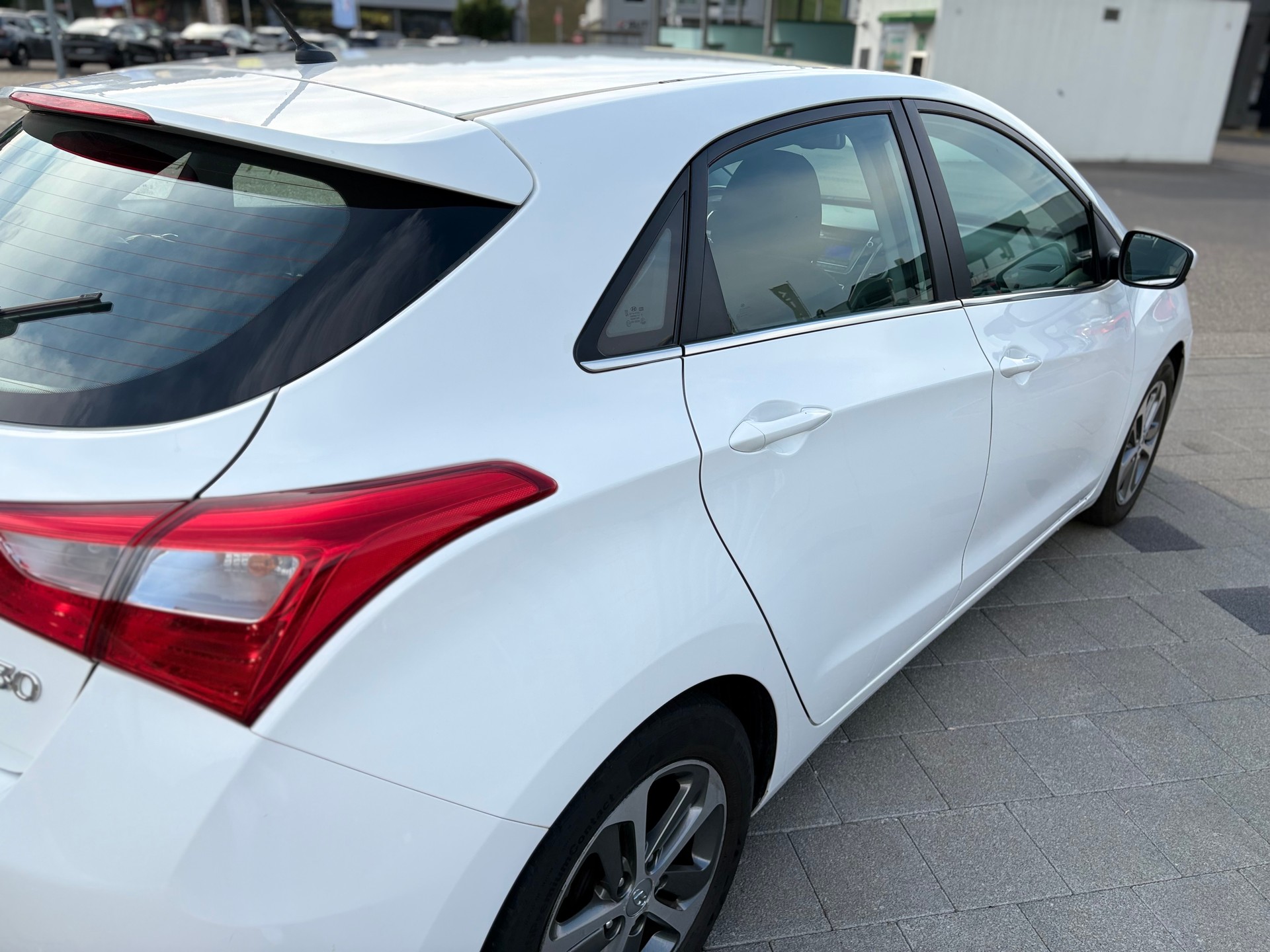 HYUNDAI i30 1.6 CRDi Plena Automatic DCT-image-2
